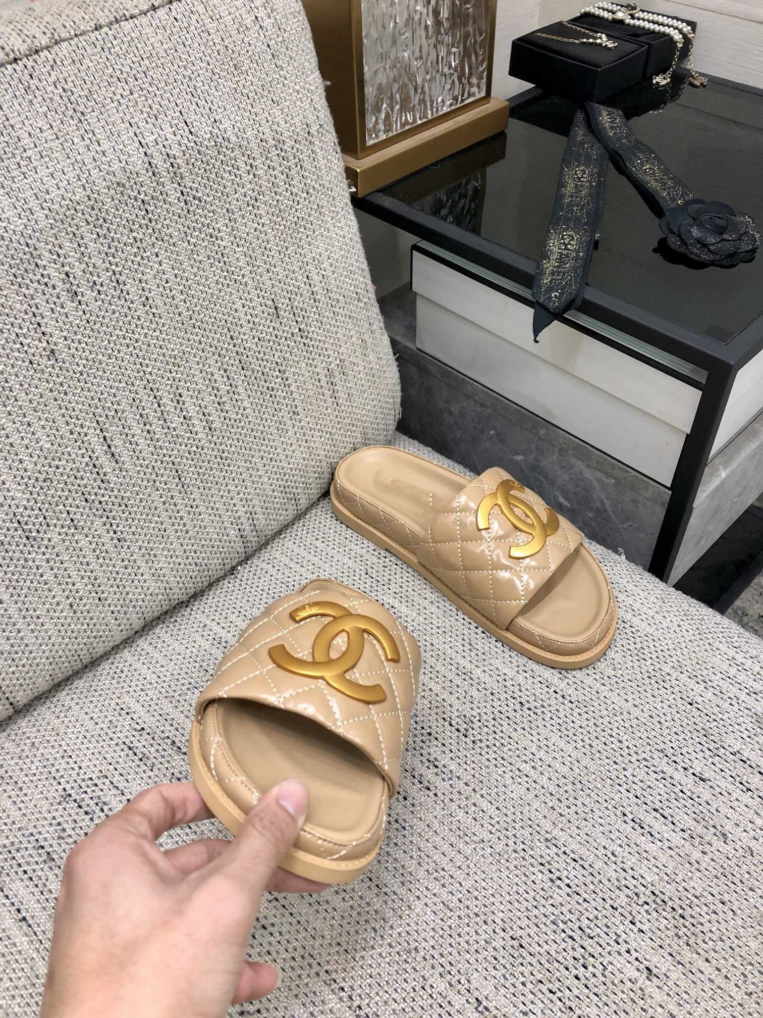mule sandal 30 beige quilted waxed leather