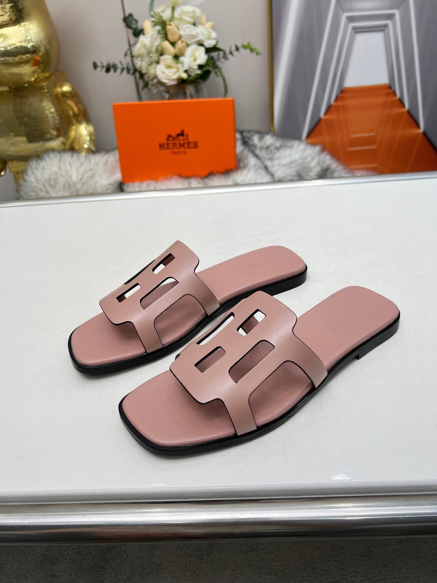 FLATFORM SANDAL LIGHT PINK CALFSKIN