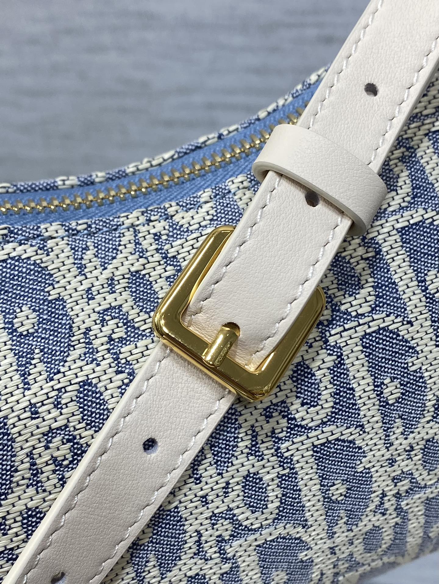 CD  Miss Caro 24 blue raffia-effect fabric