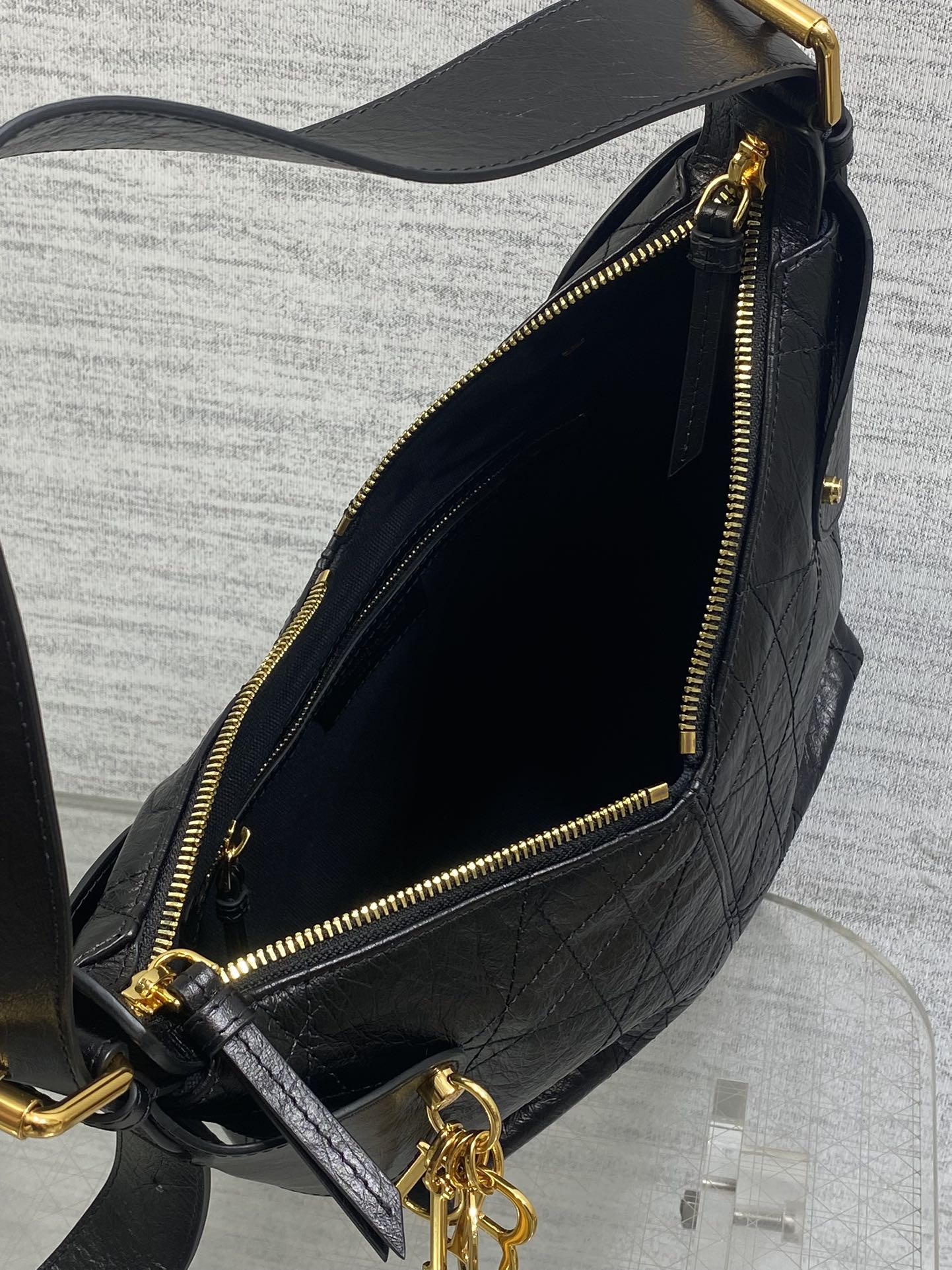 CD VOYAGE handbag 23 Black Crinkled Calfskin