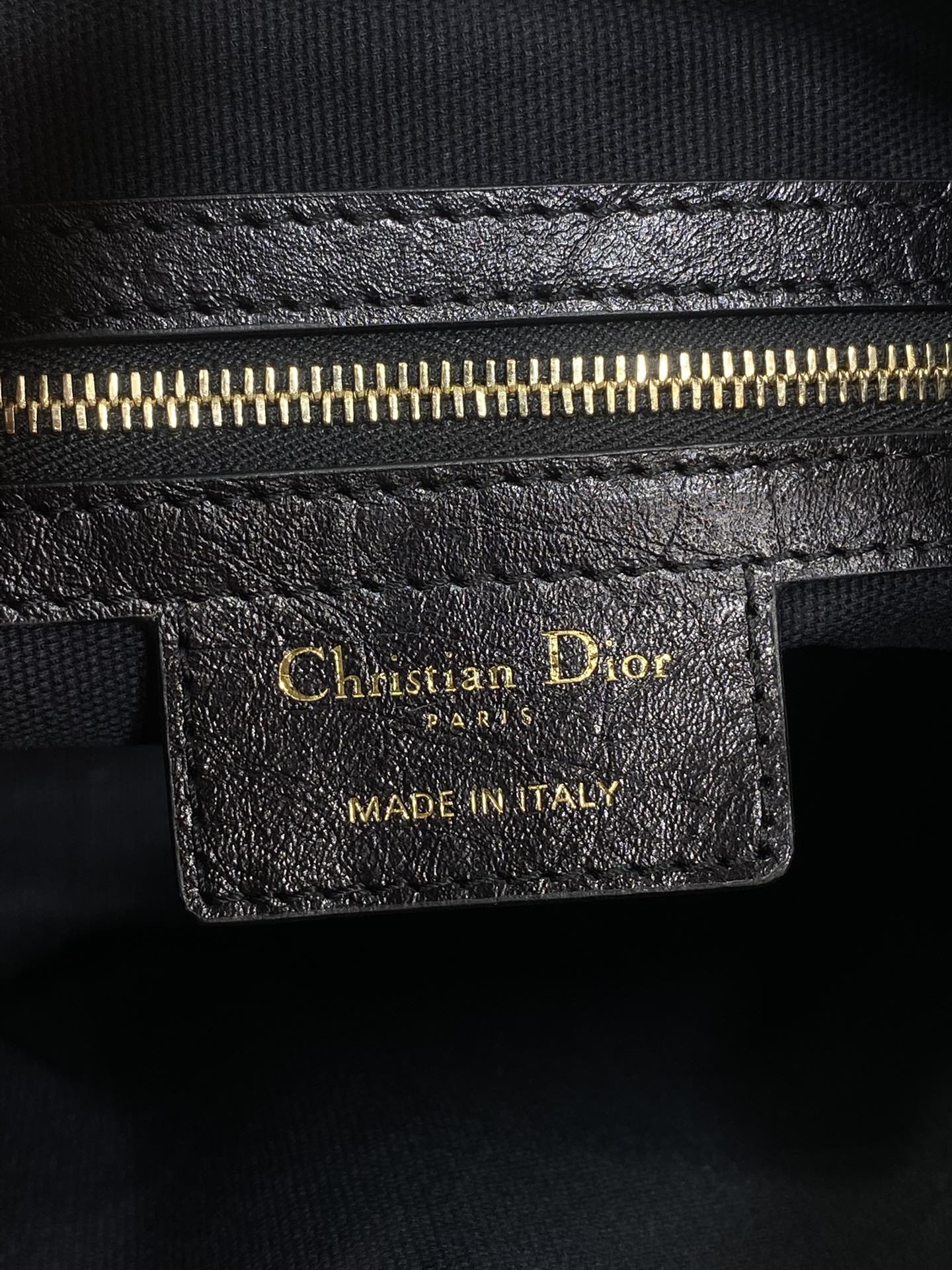 CD VOYAGE handbag 23 Black Crinkled Calfskin