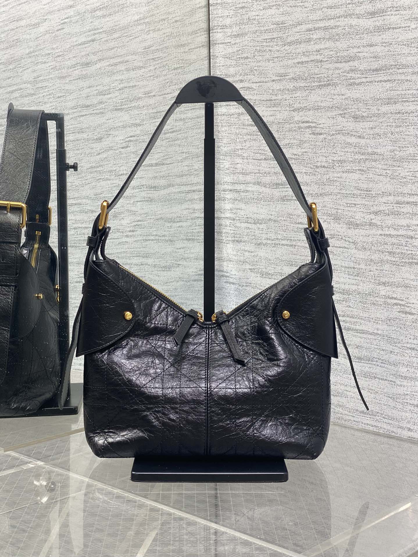CD VOYAGE handbag 23 Black Crinkled Calfskin