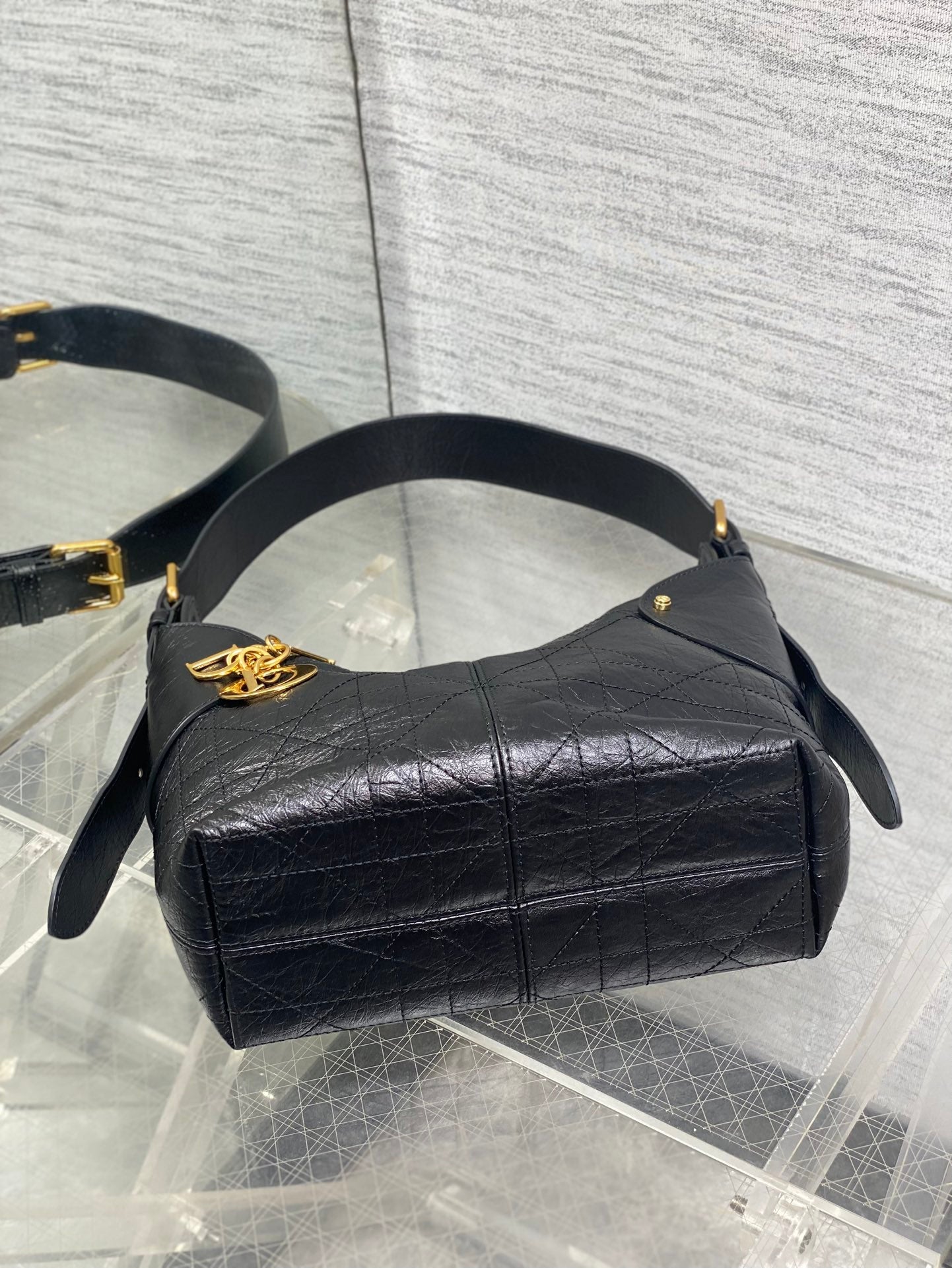 CD VOYAGE handbag 23 Black Crinkled Calfskin