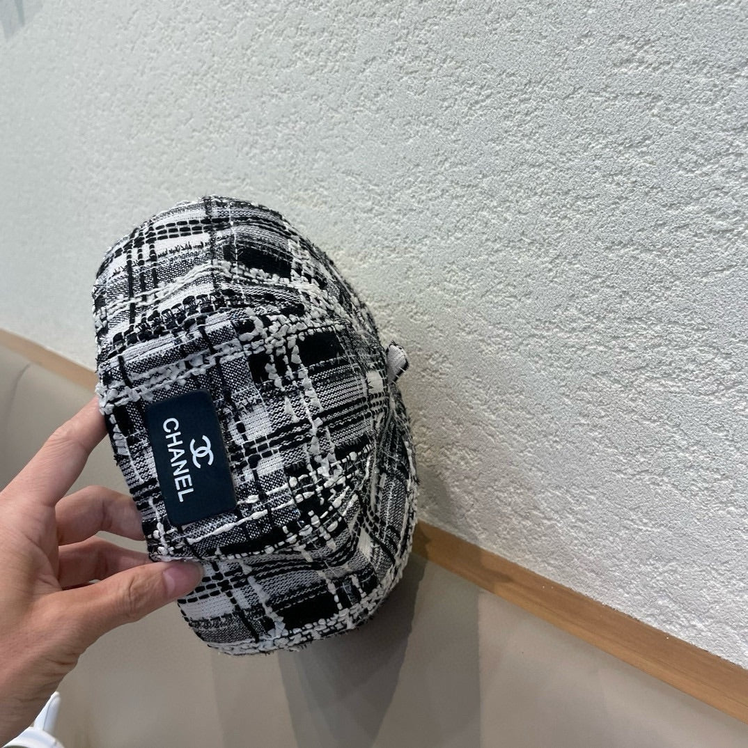 BERET HAT IN BLACK MIX WHITE WOOL TWEED 422552