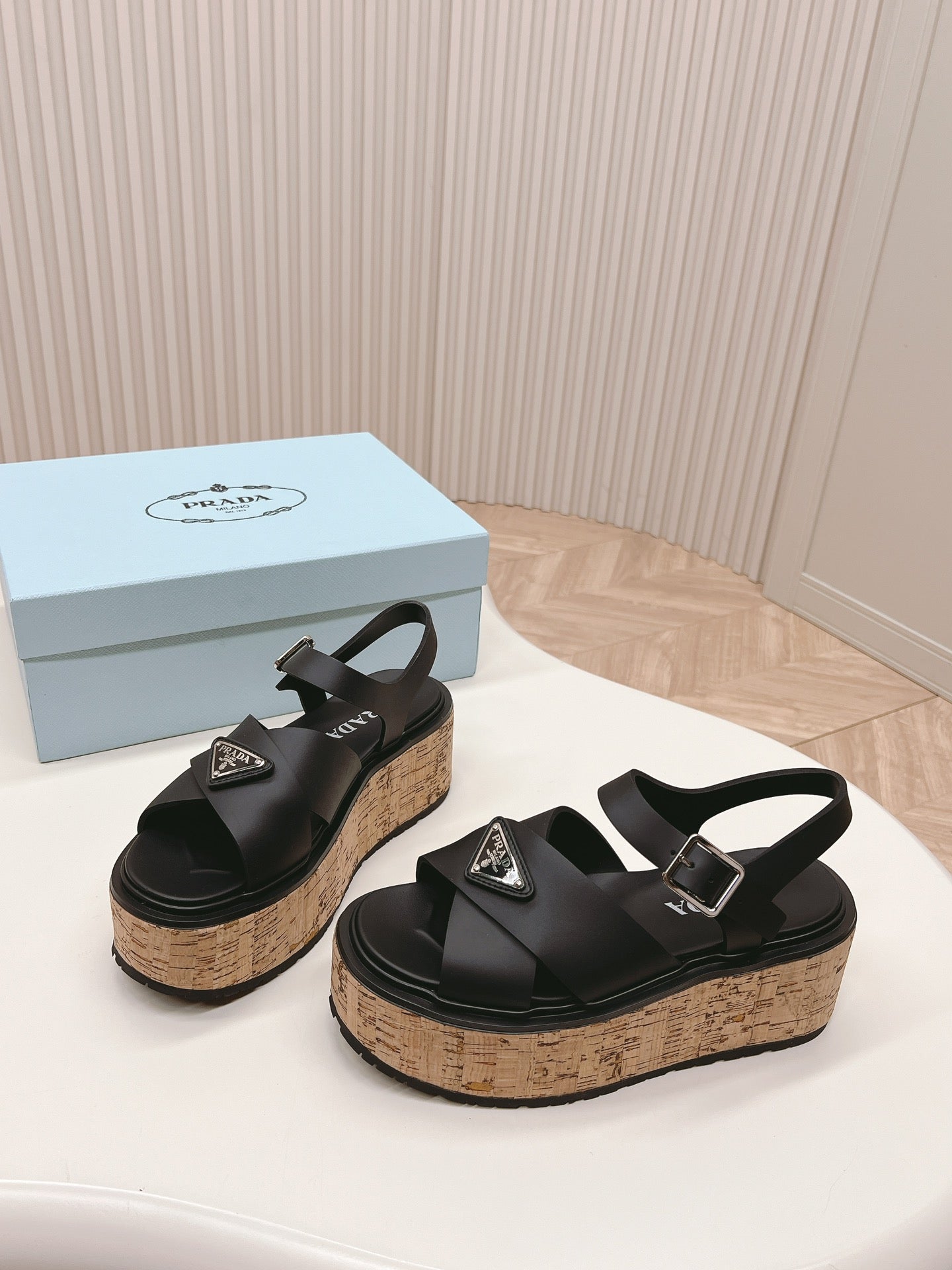 PRA WEDGE PLATFORM SANDALS BLACK CALFSKIN