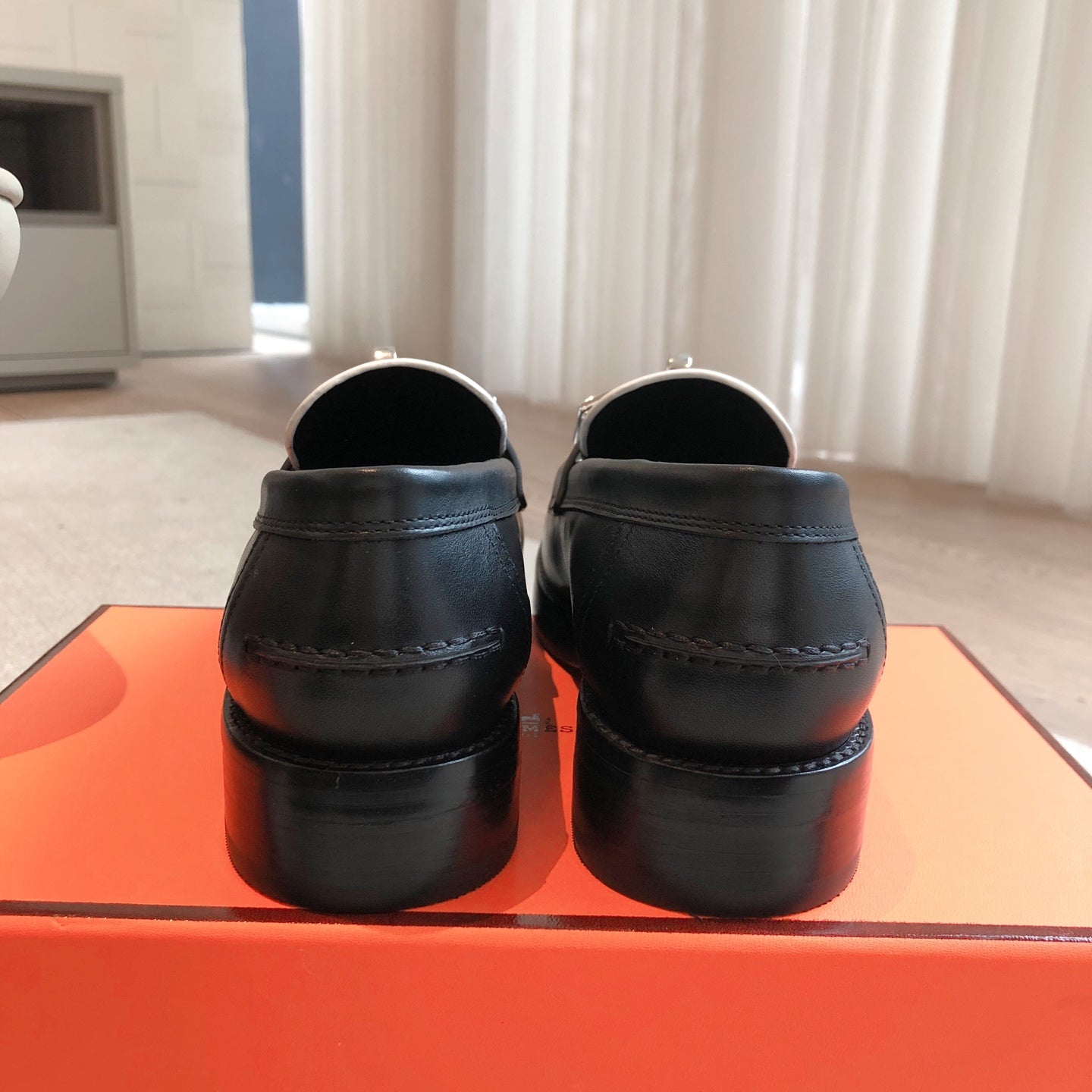 HM 25 Kelly Loafer White Black Cowhide 353506