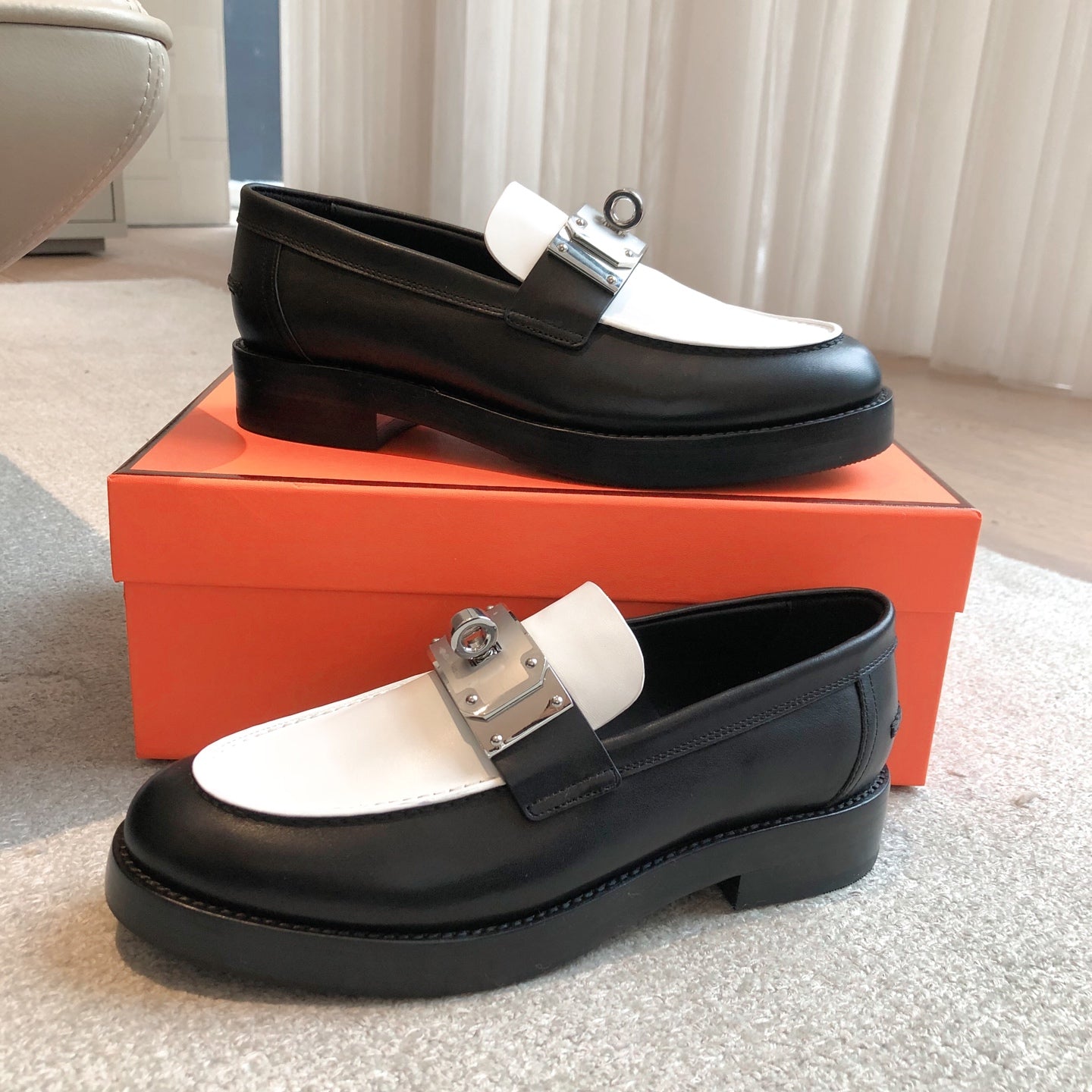 HM 25 Kelly Loafer White Black Cowhide 353506