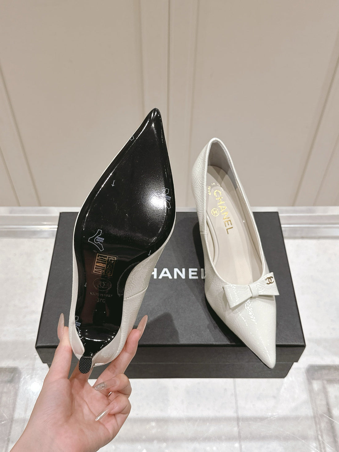 Chanel 25A Heel Pump White Patent  Calfskin 393068