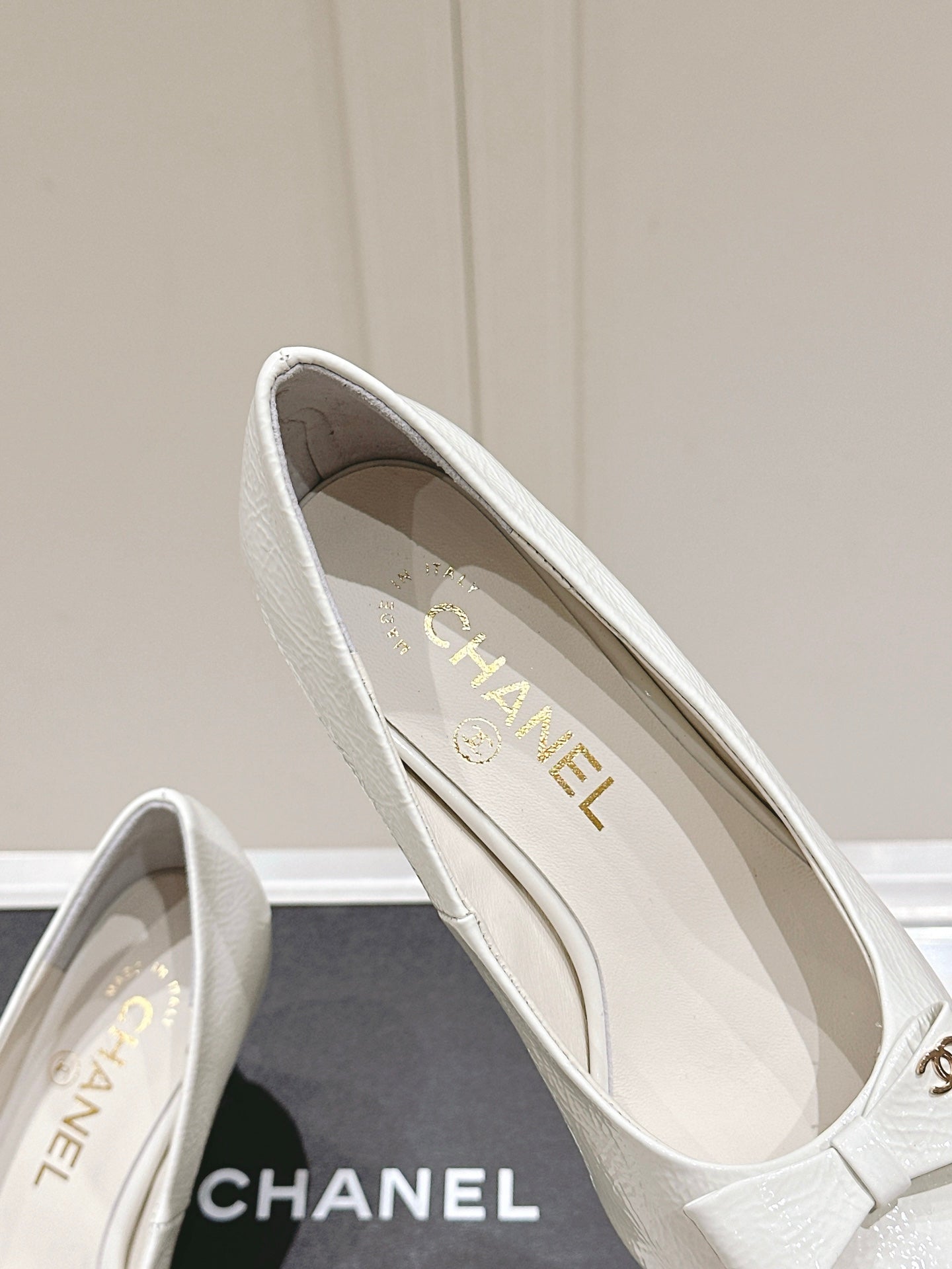 Chanel 25A Heel Pump White Patent  Calfskin 393068
