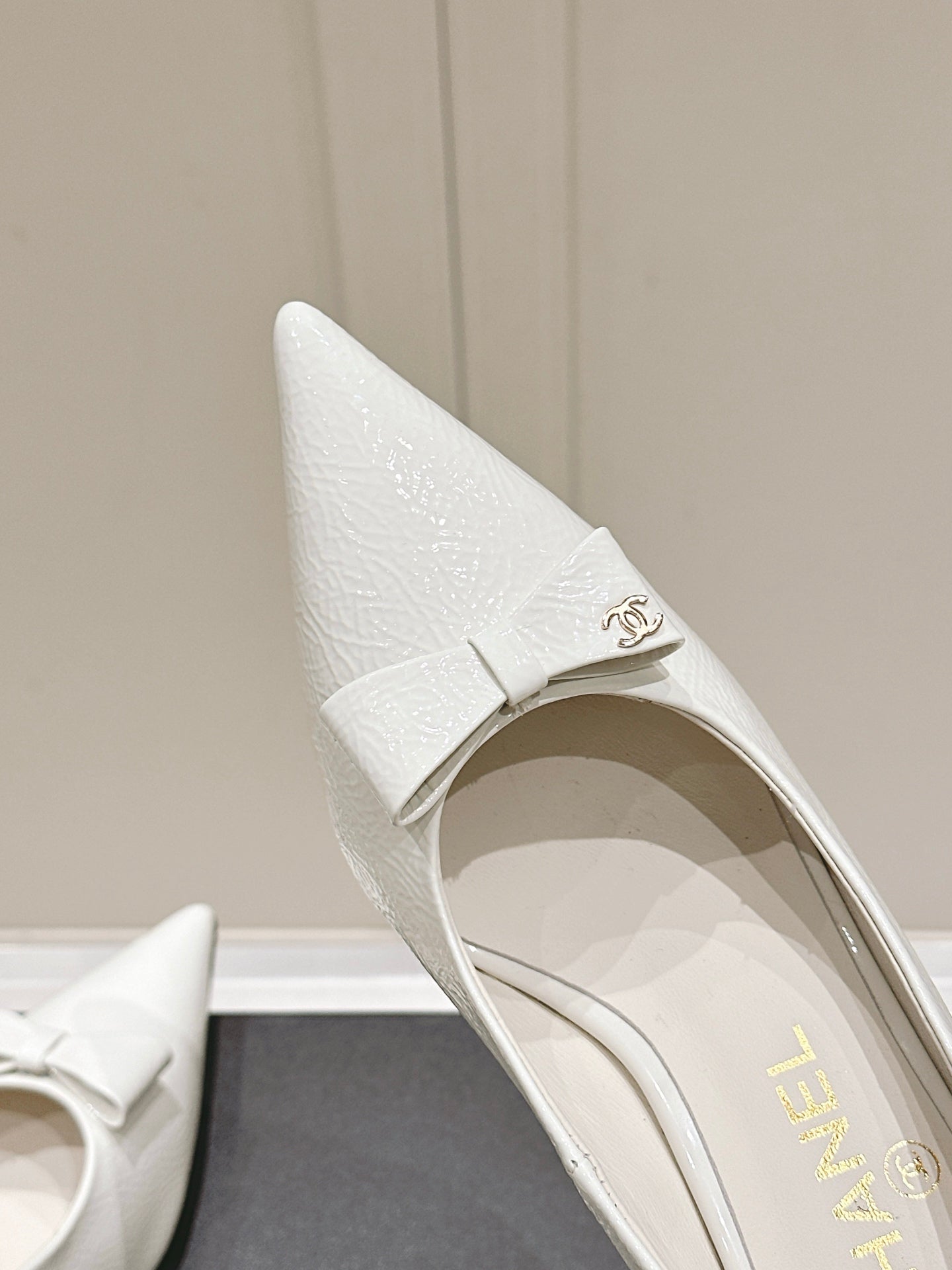 Chanel 25A Heel Pump White Patent  Calfskin 393068