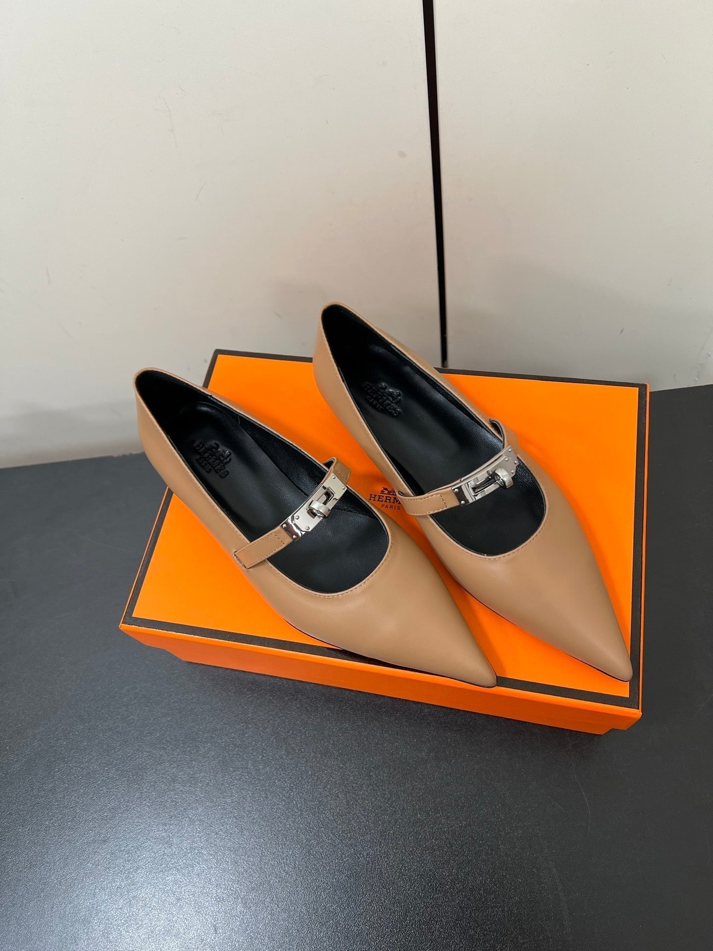 HM 25C Kelly Ballet Flat Ash Brown Calfskin 210298