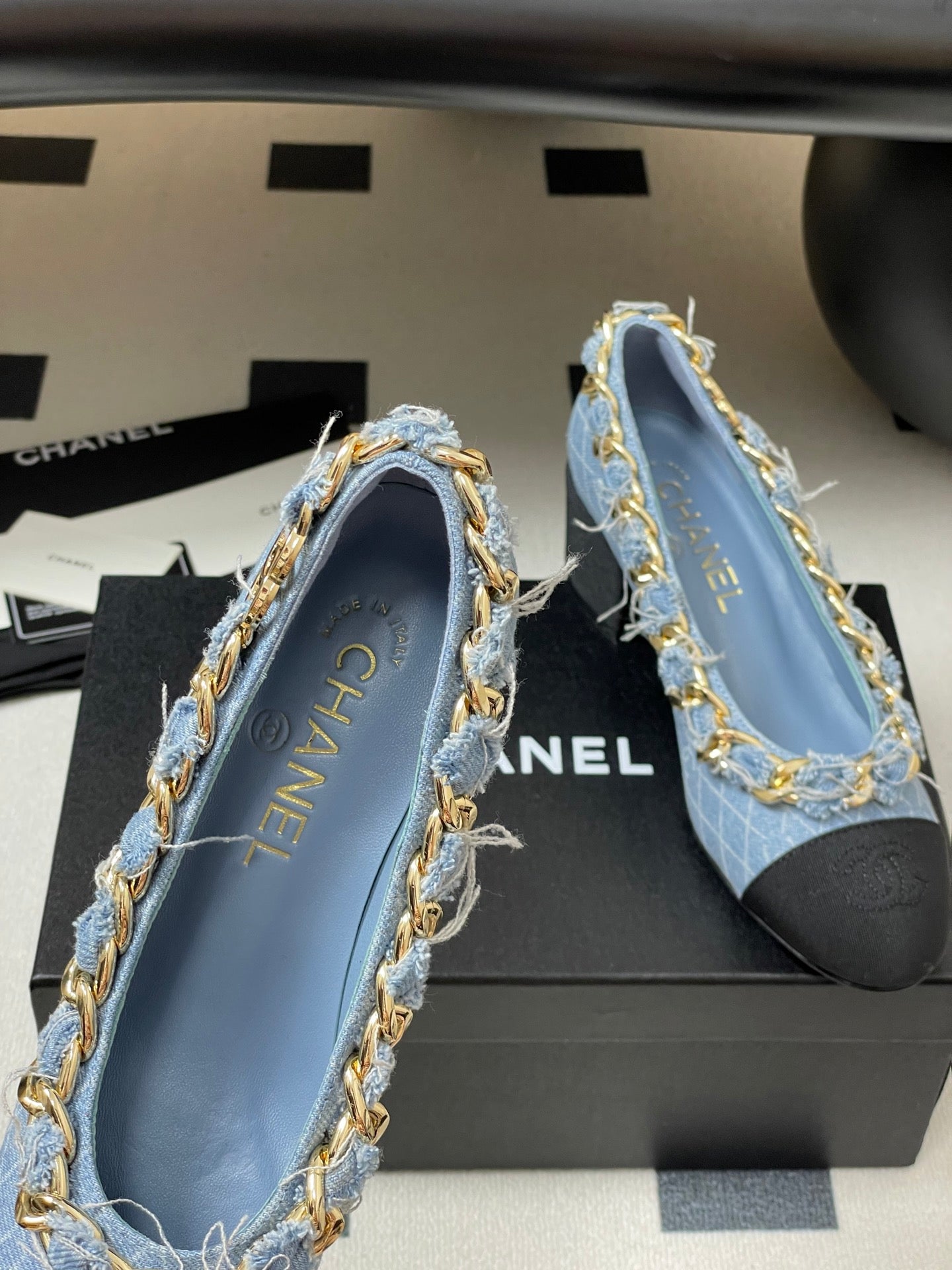 Chanel 25A 55mm Pump Big Chain Double C Blue Denim Sheepskin 393812