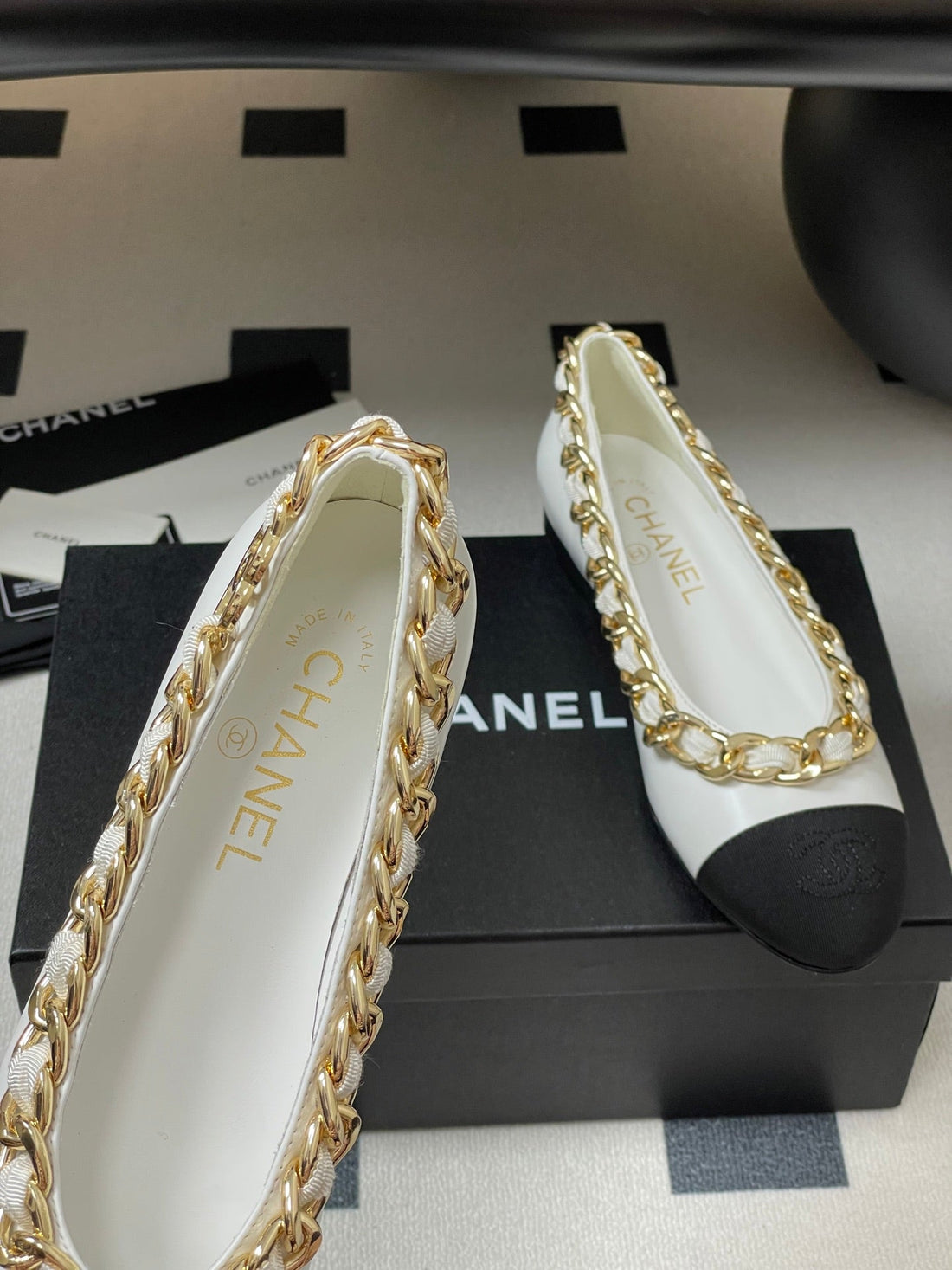 Chanel 25A Ballet Flats Big Chain Double C White Black Sheepskin 393819