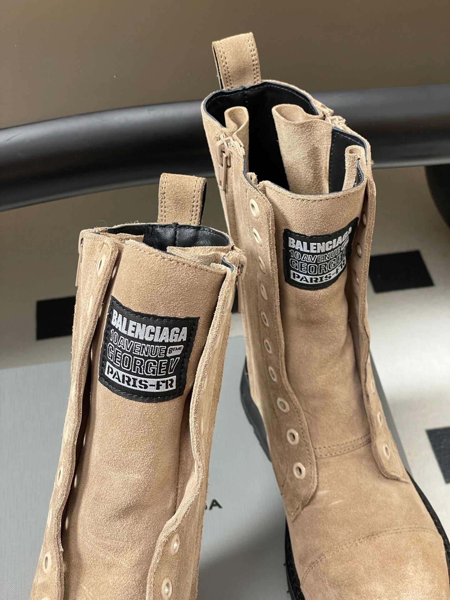 Balenciaga 25ss short boots light beige suede 469071