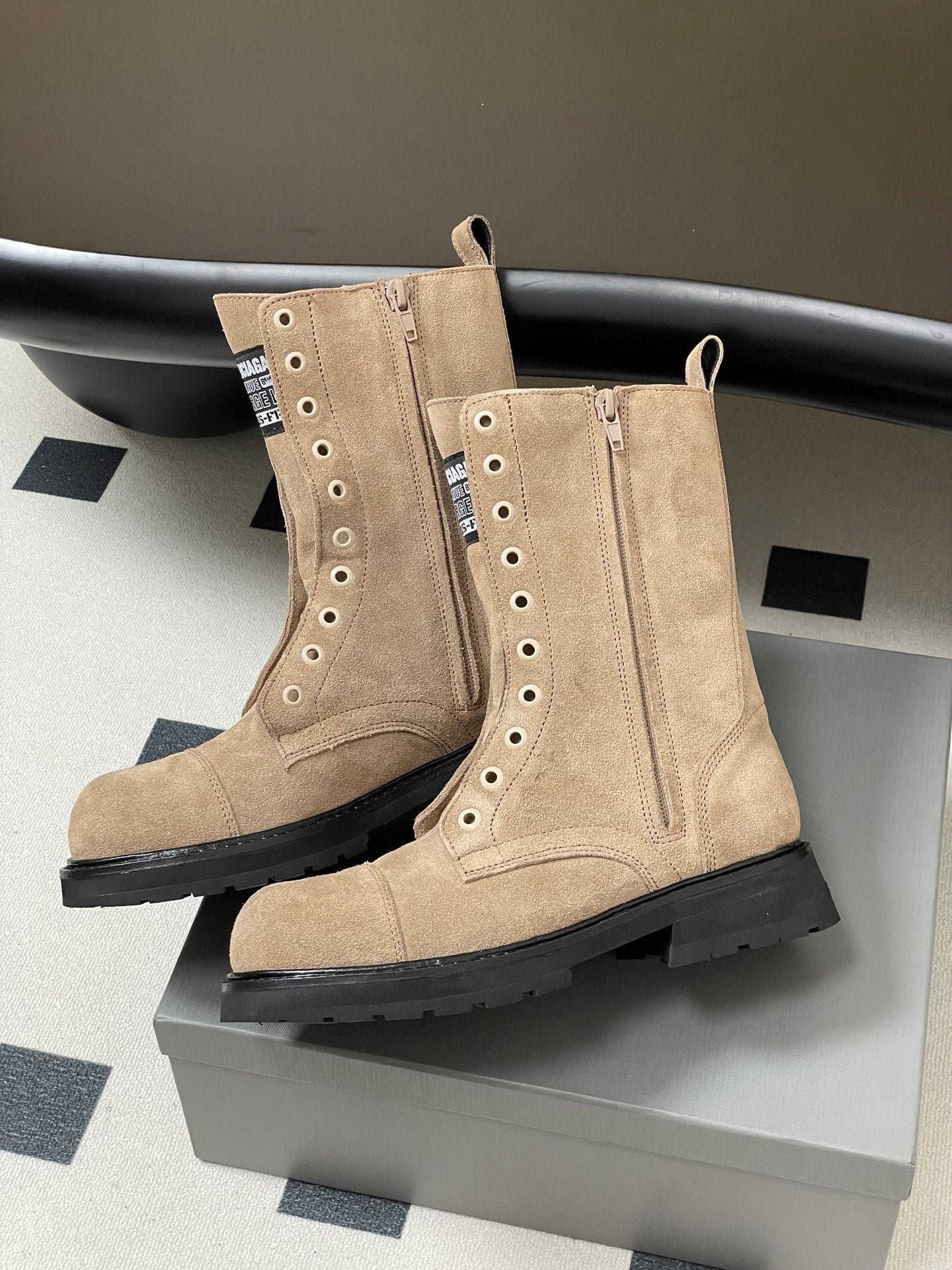 Balenciaga 25ss short boots light beige suede 469071