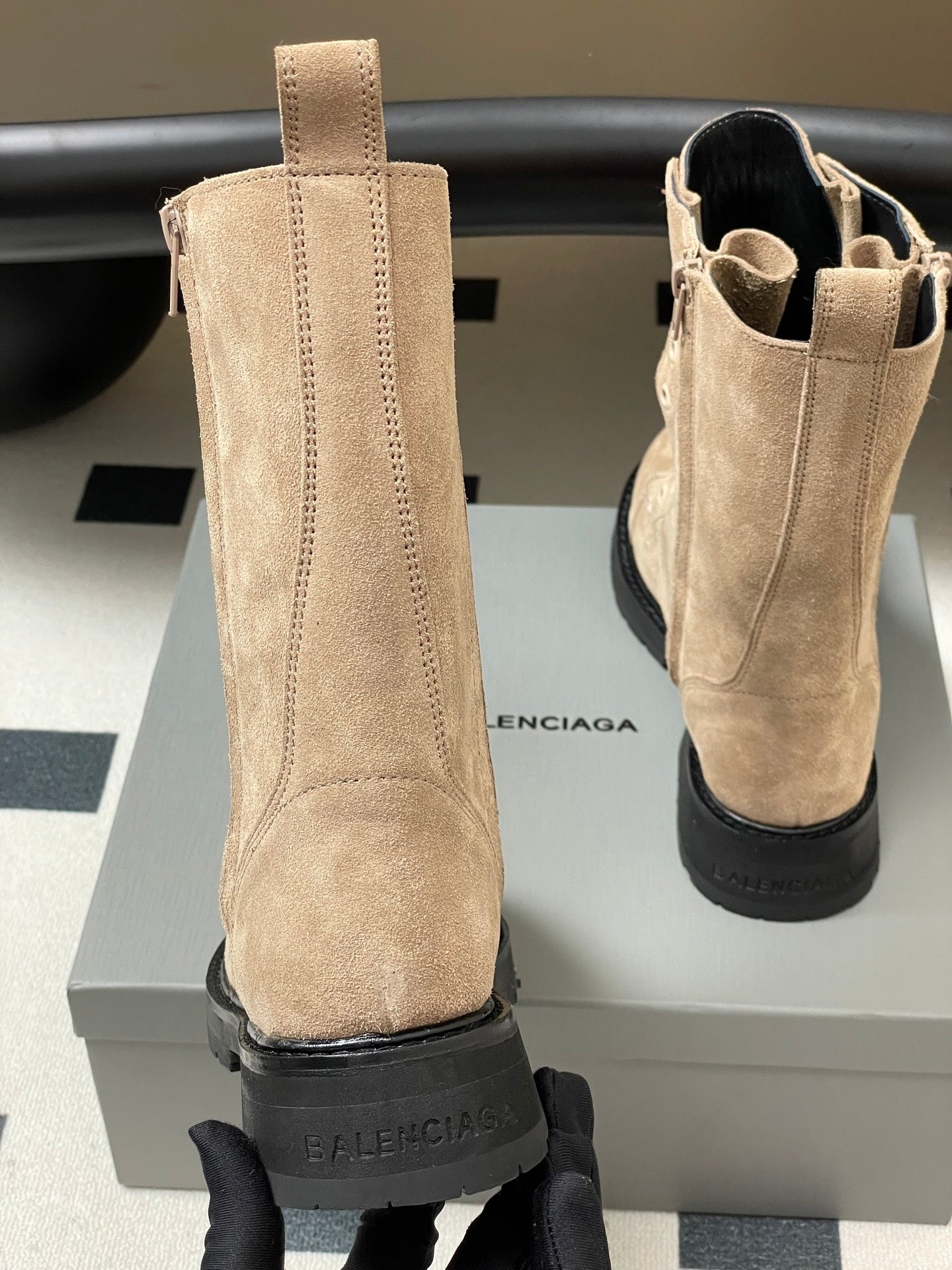 Balenciaga 25ss short boots light beige suede 469071
