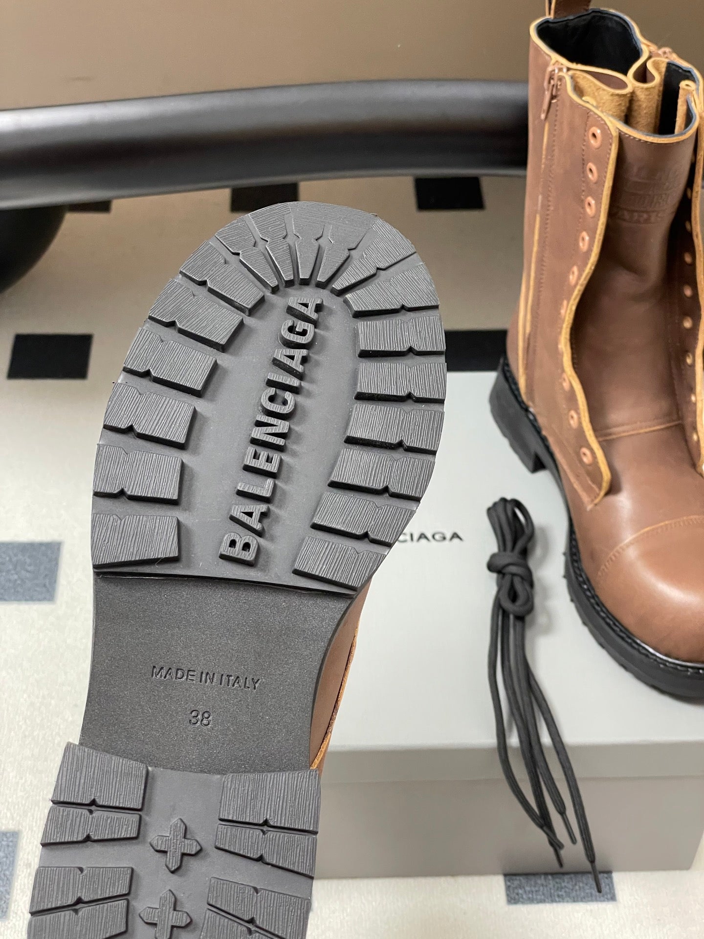 Balenciaga 25ss short boots brown sheepskin 469072