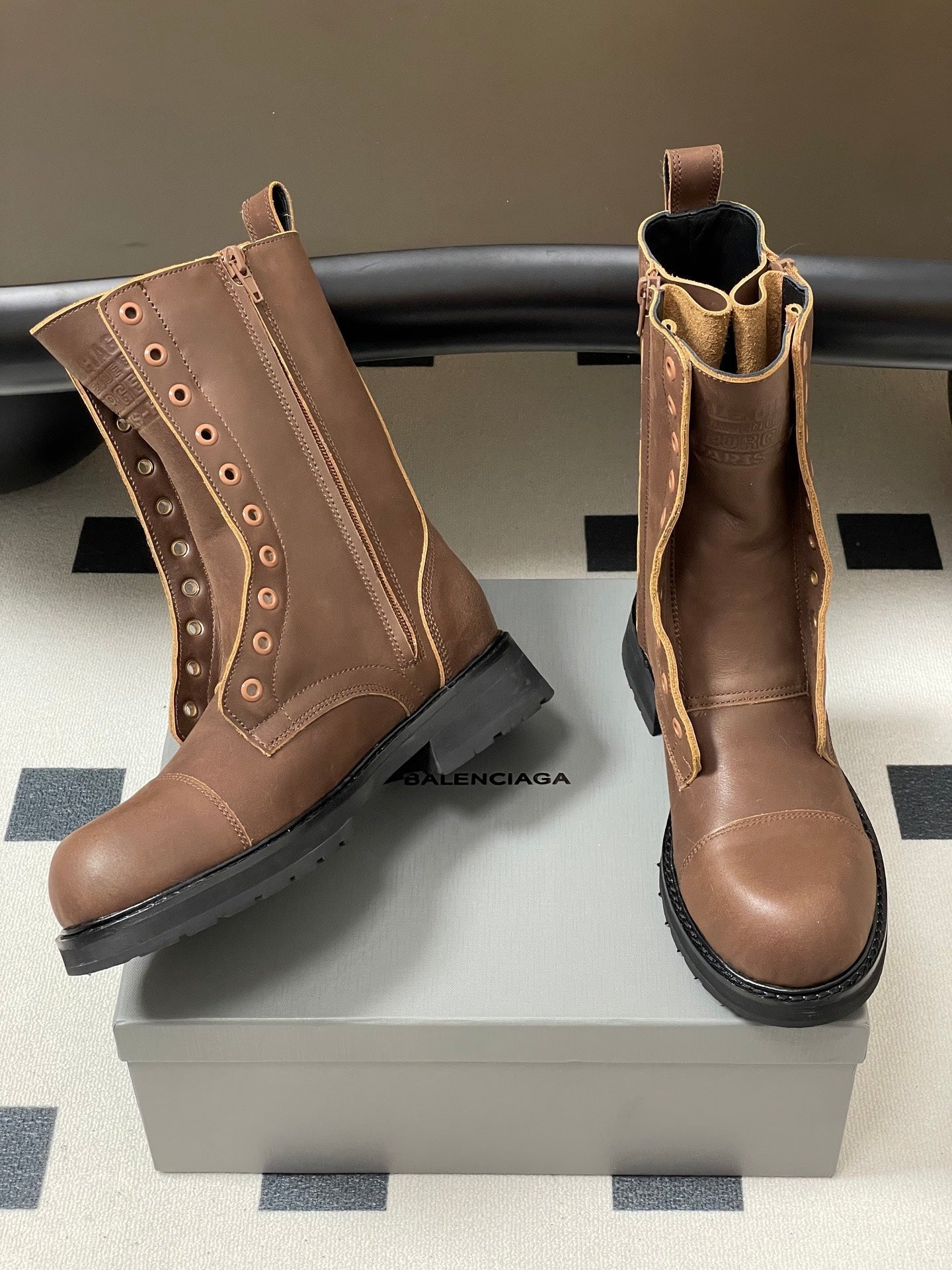 Balenciaga 25ss short boots brown sheepskin 469072