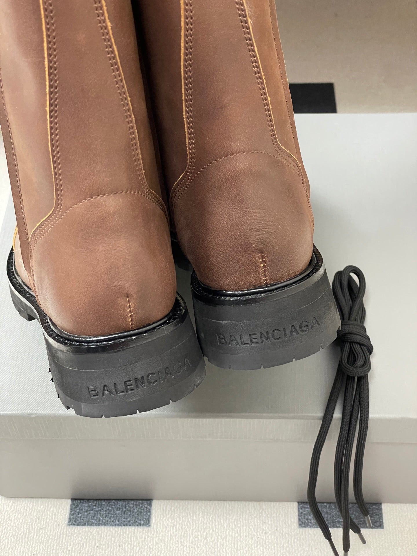Balenciaga 25ss short boots brown sheepskin 469072