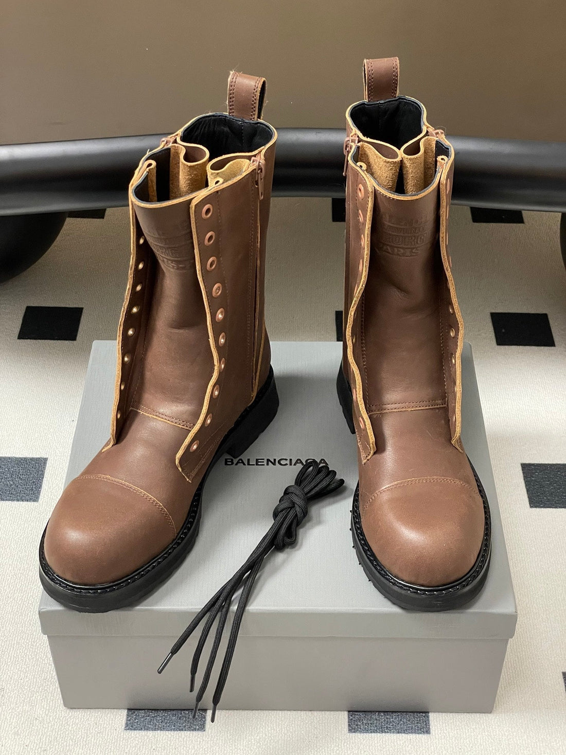 Balenciaga 25ss short boots brown sheepskin 469072