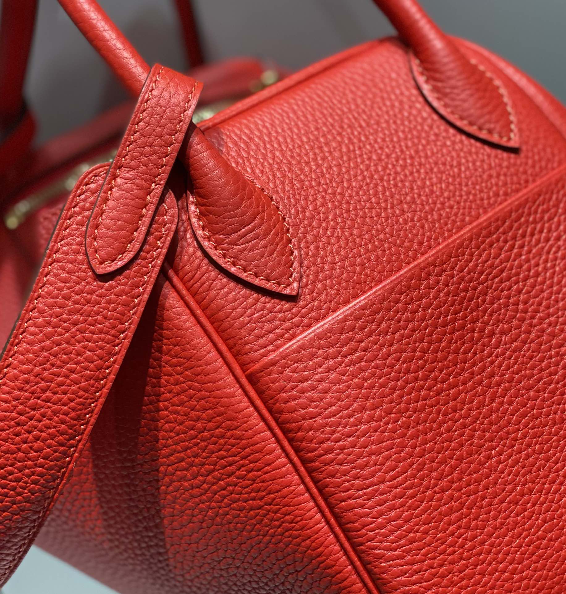 HM LINDY 26 BAG RED TAURILLON CLEMENCE LEATHER