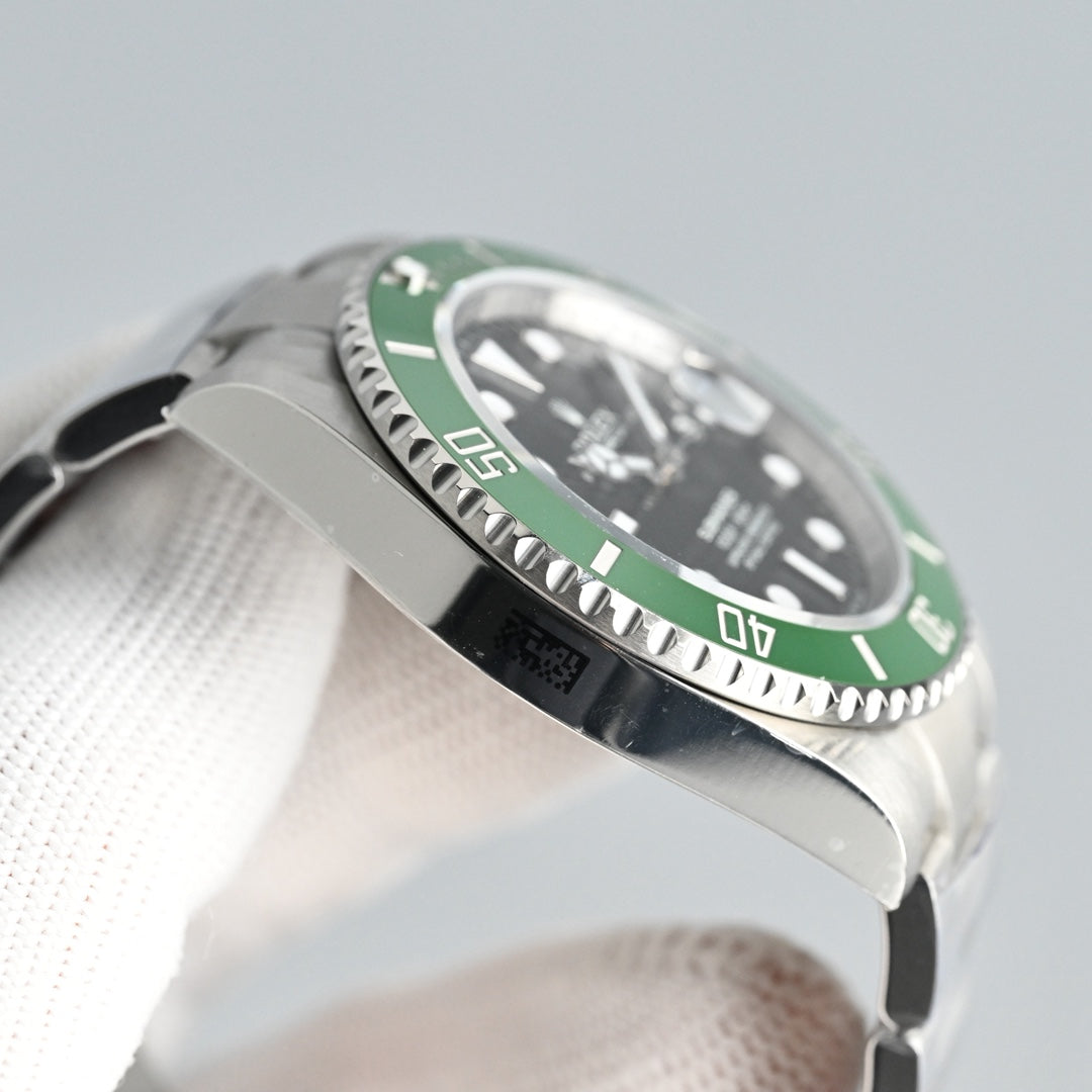 Rolex Submariner 41mm Silver Green Black Dial