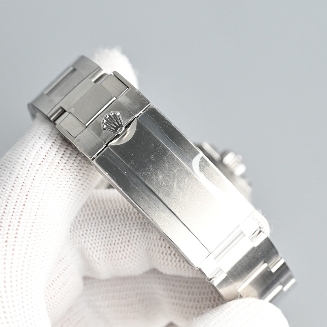 Rolex Submariner 41mm Silver Green Black Dial