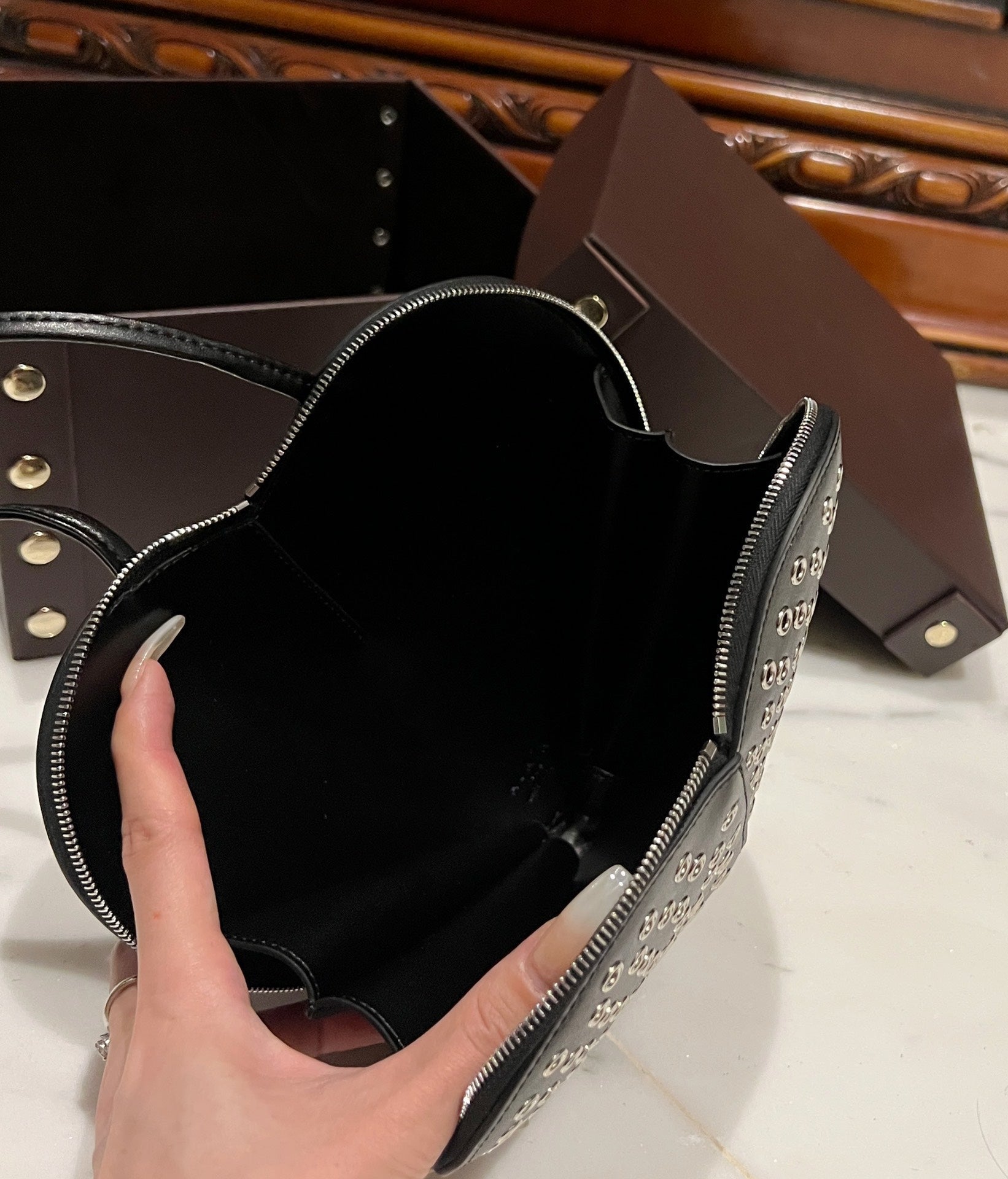 Le Coeur 21cm Black Metal Rivet Calfskin Shouder 243048