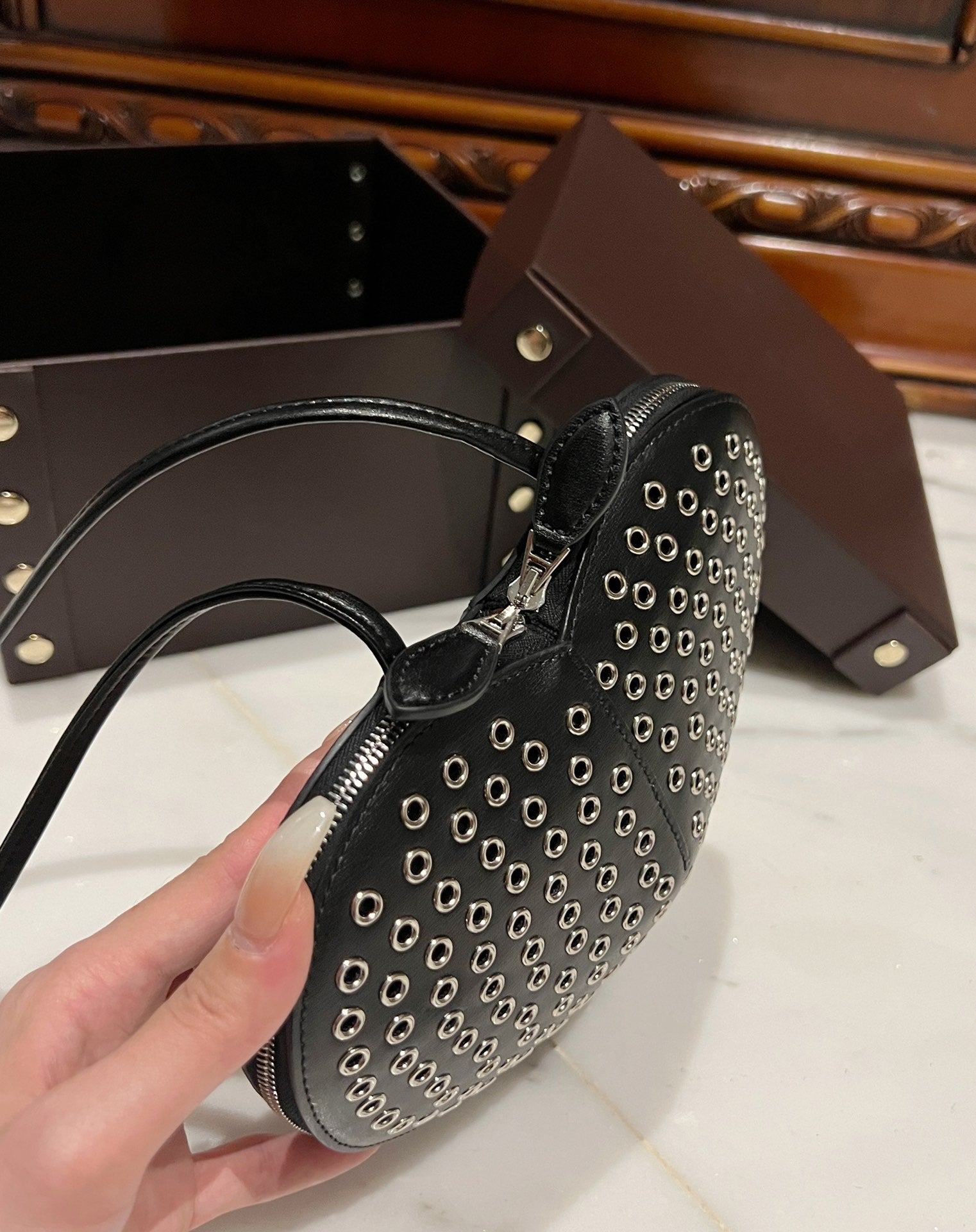 Le Coeur 21cm Black Metal Rivet Calfskin Shouder 243048