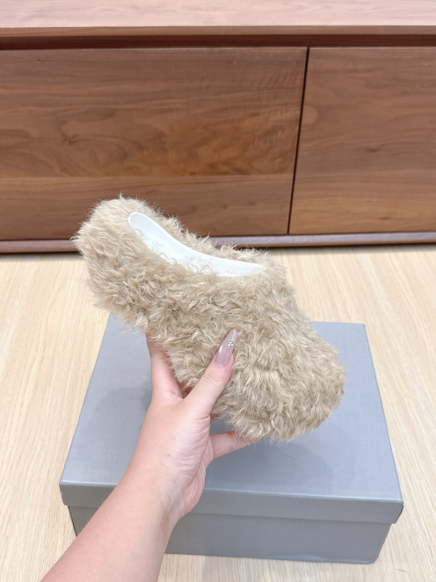 Balenciaga 25ss slippers beige wool 462672