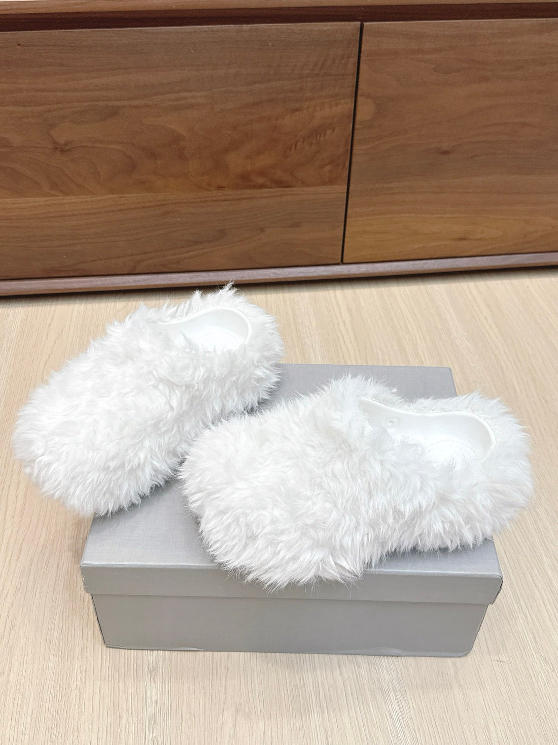 Balenciaga 25ss slippers white wool 462673