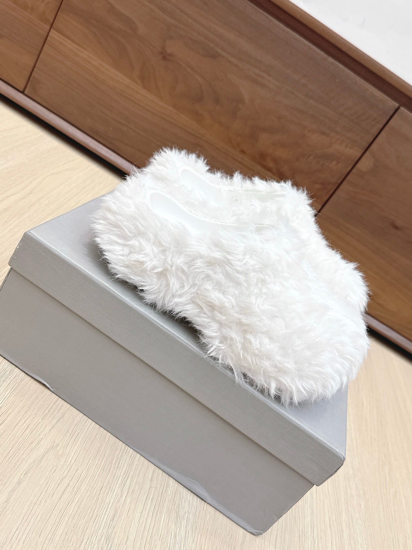 Balenciaga 25ss slippers white wool 462673