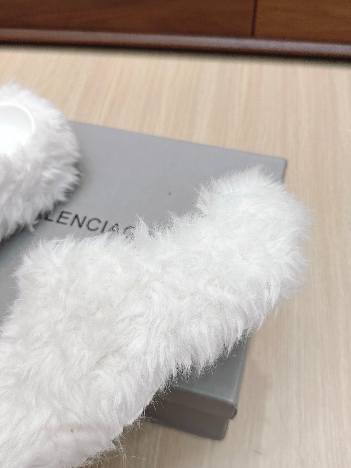 Balenciaga 25ss slippers white wool 462673