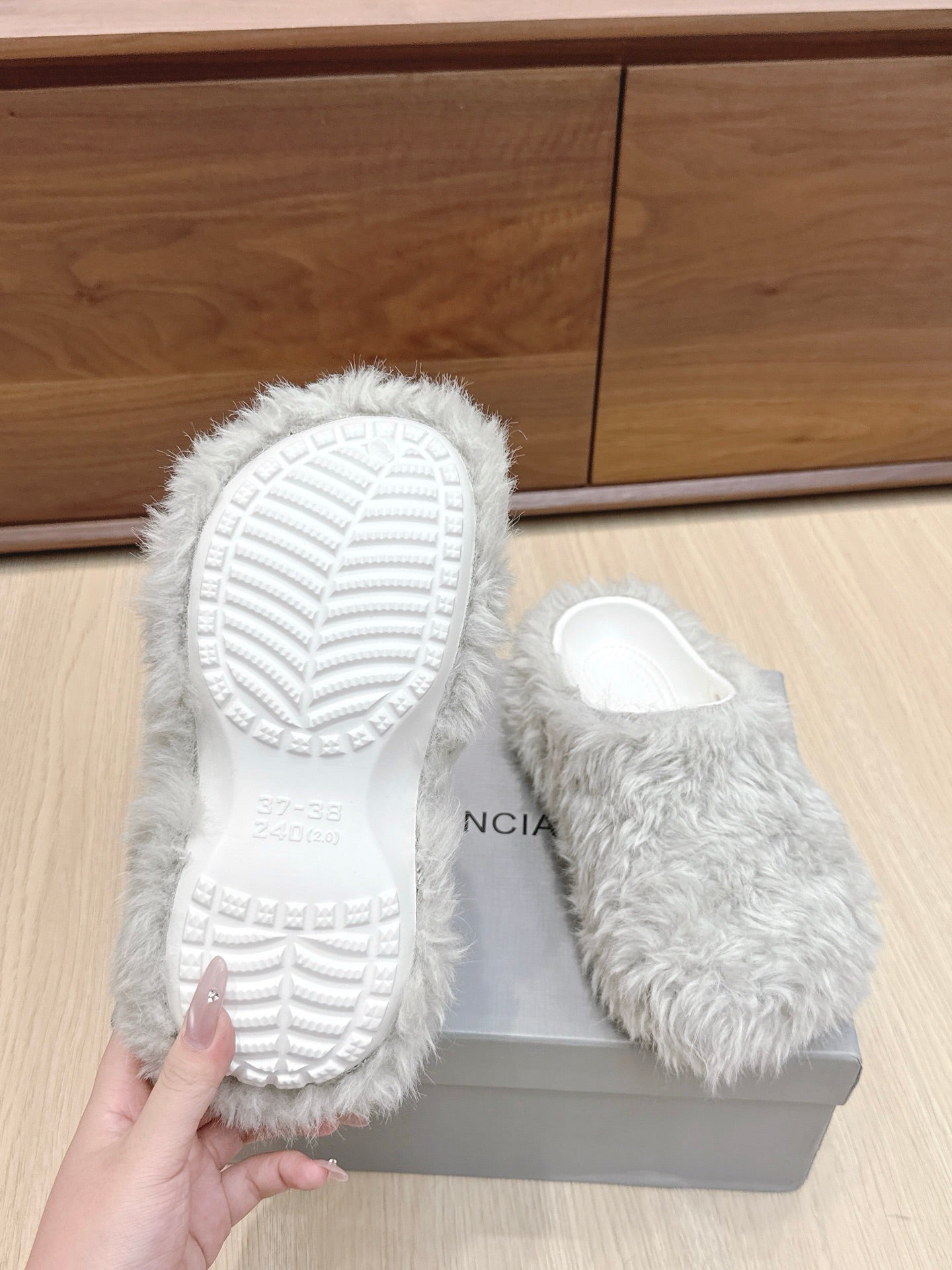 Balenciaga 25ss slippers light grey wool 462674
