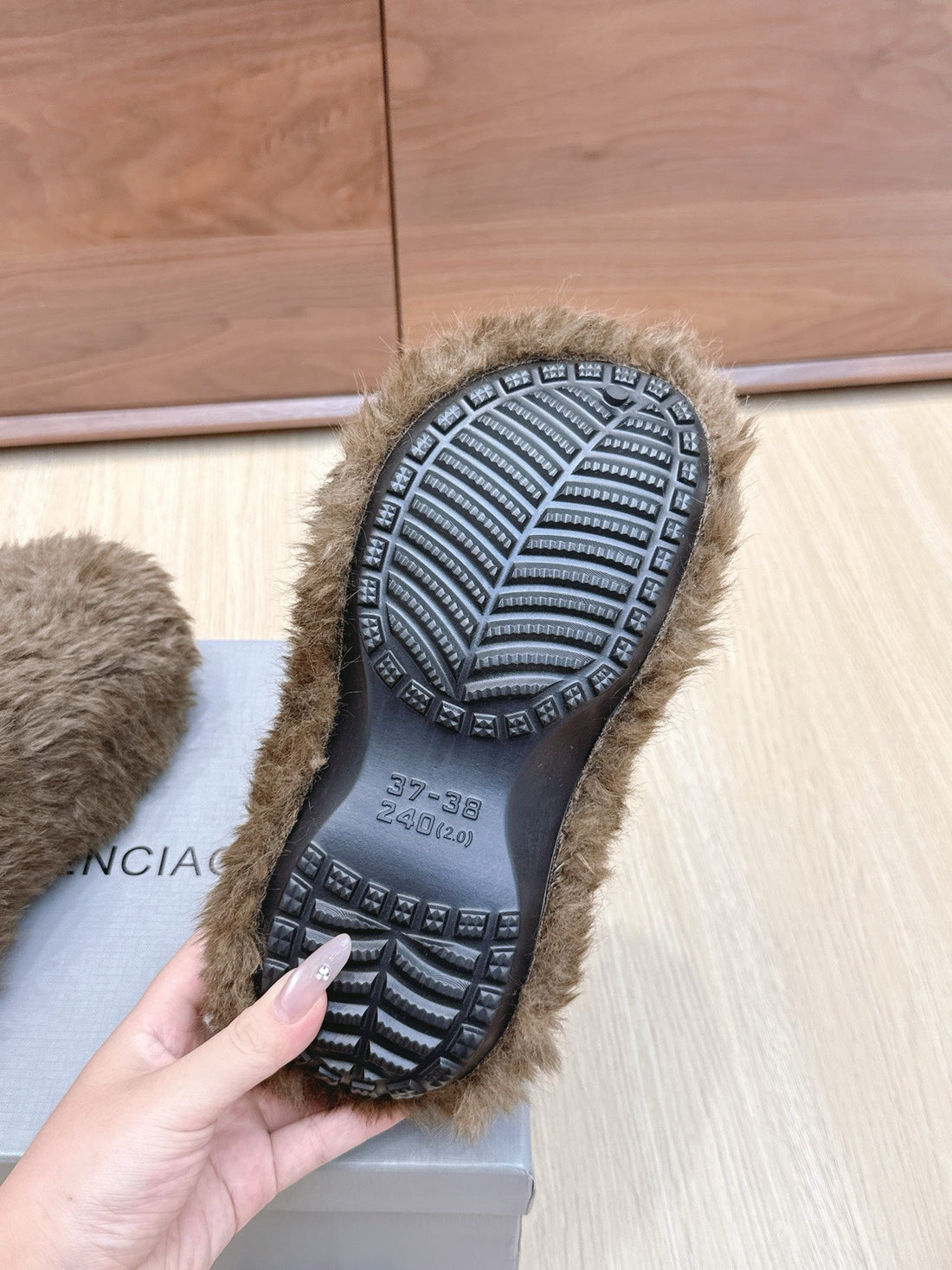 Balenciaga 25ss slippers brown wool 462675