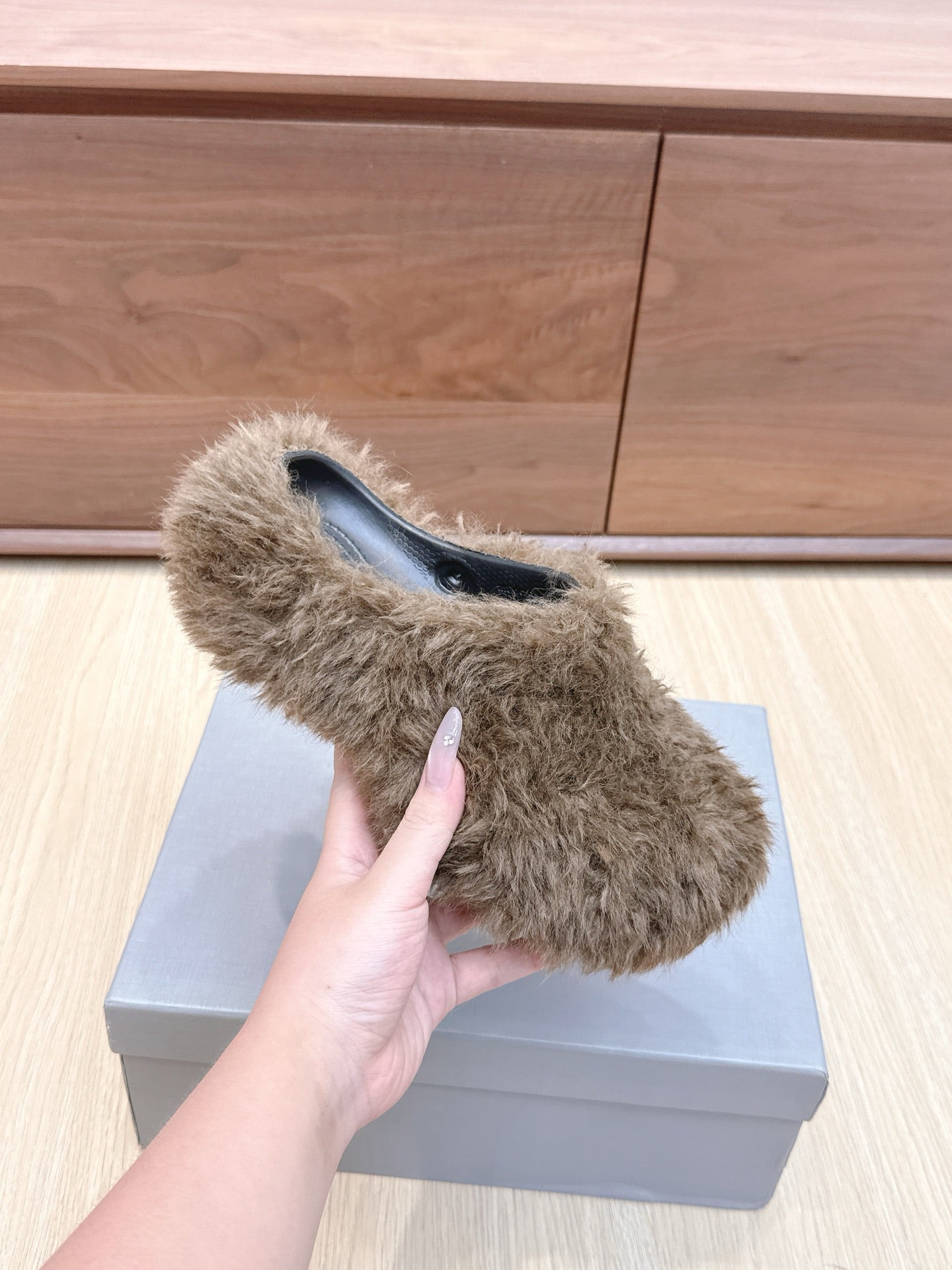 Balenciaga 25ss slippers brown wool 462675