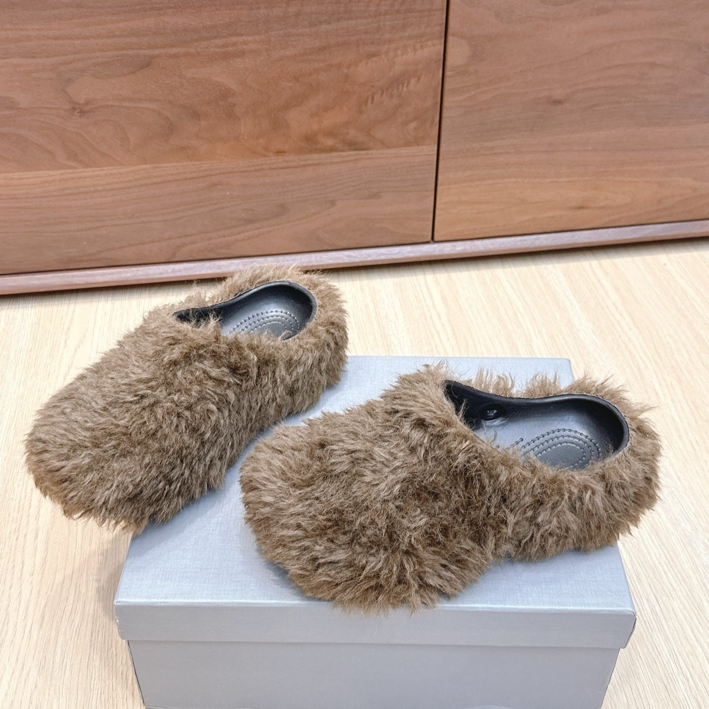 Balenciaga 25ss slippers brown wool 462675