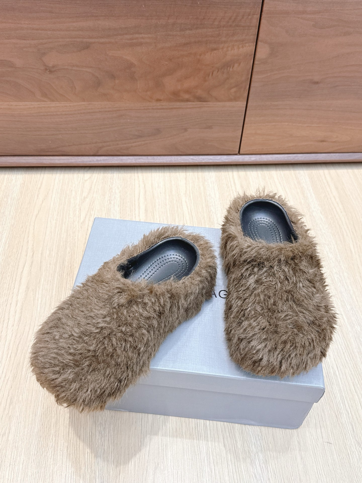 Balenciaga 25ss slippers brown wool 462675