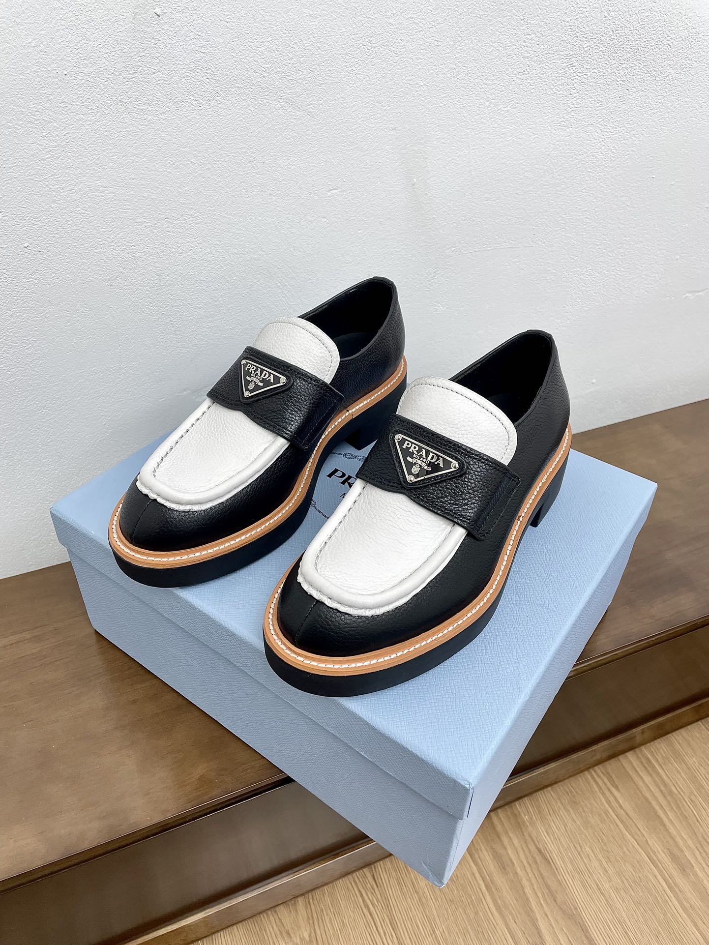 PRA CHOCOLATE BRUSHED LOAFERS BLACK AND WHITE CALFSKIN