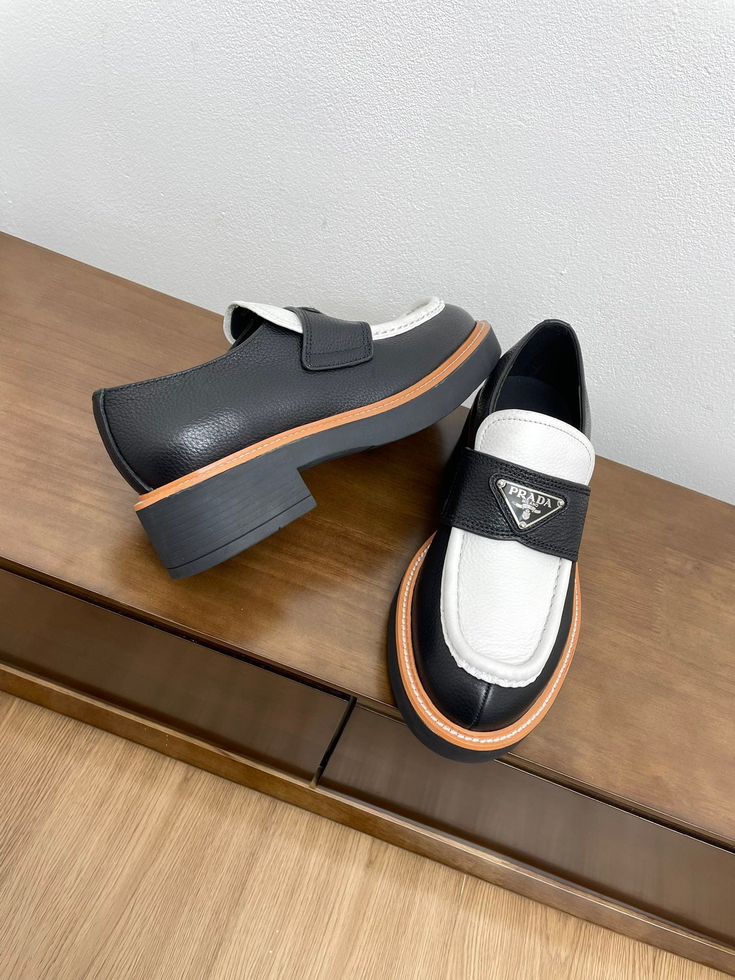 PRA CHOCOLATE BRUSHED LOAFERS BLACK AND WHITE CALFSKIN