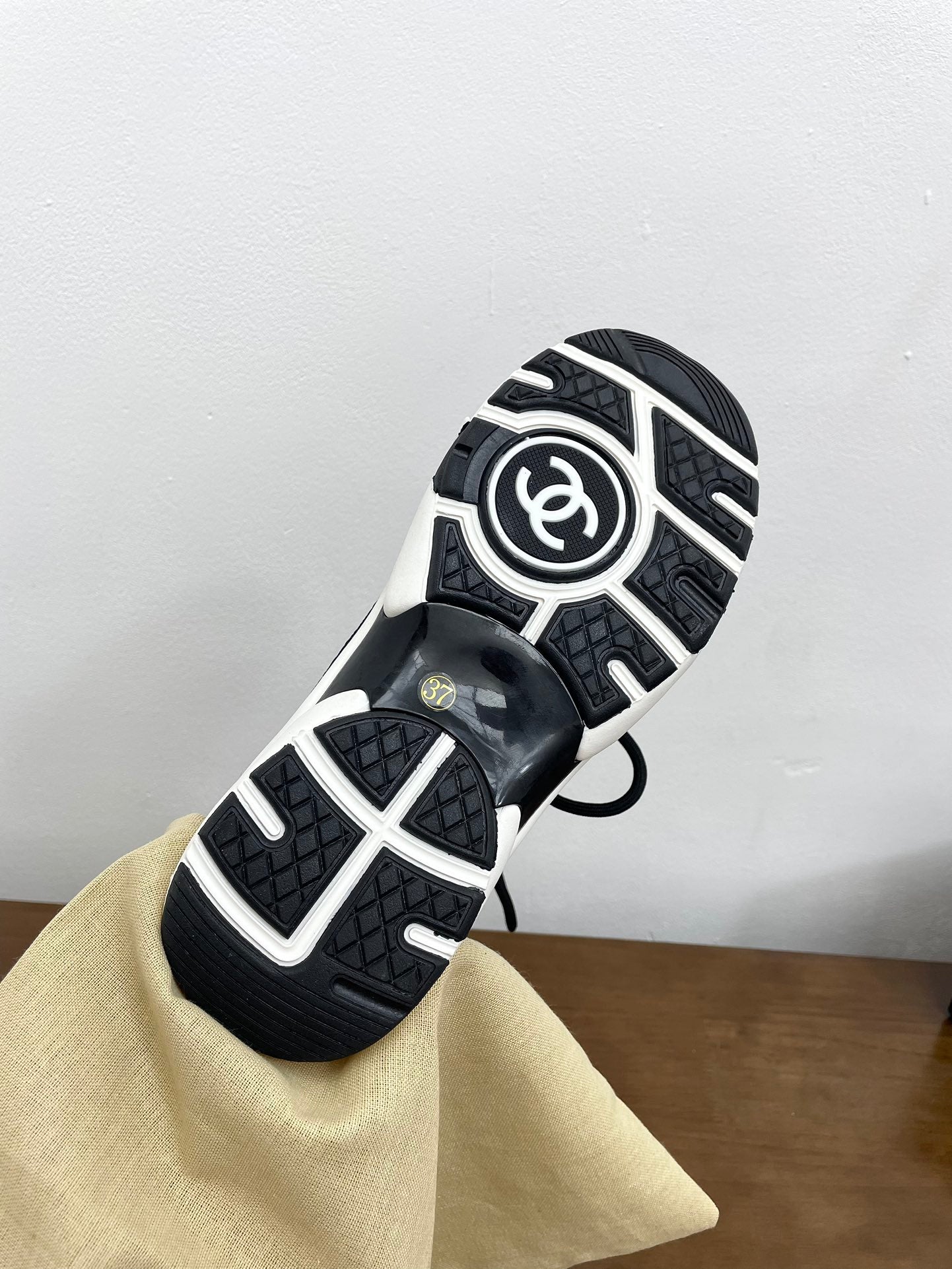 CC Sneaker 30mm Black Suede And Wool
