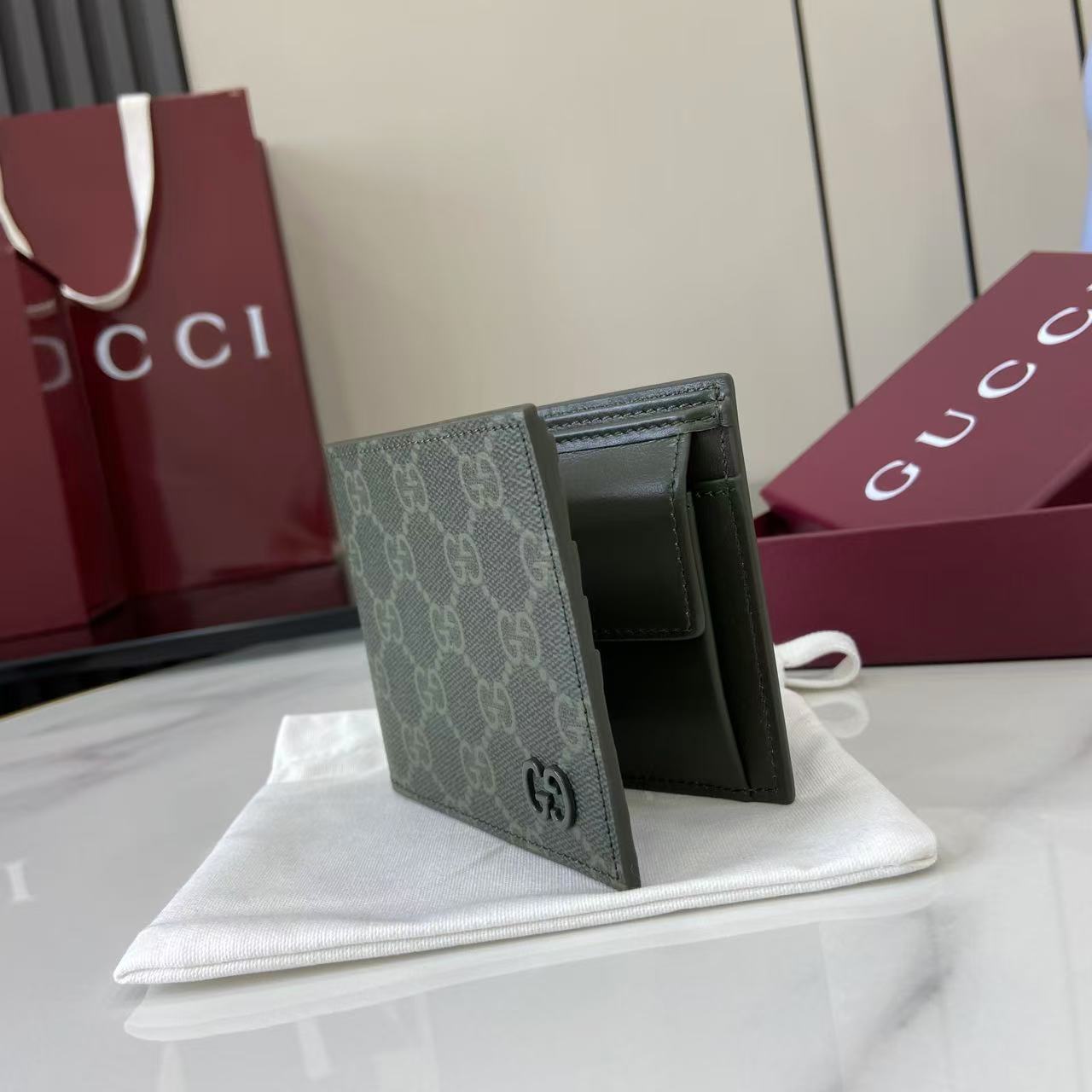 Gucci 25 GG Monogram Bifold Wallet Forest Green Leather 288792