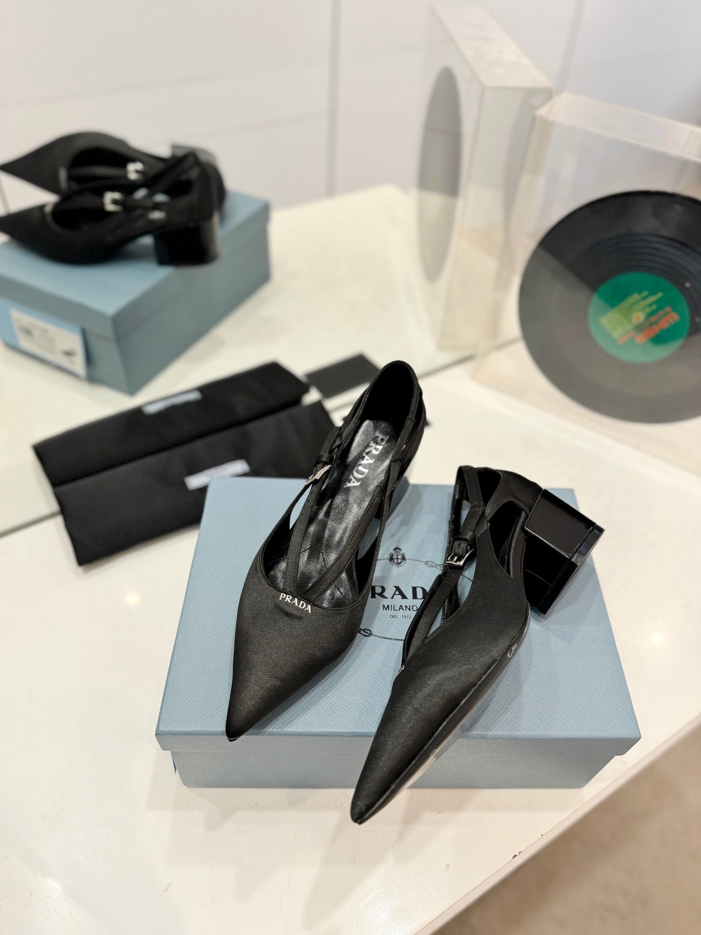 PRA STRAP CUT-OUT PUMPS BLACK SATIN