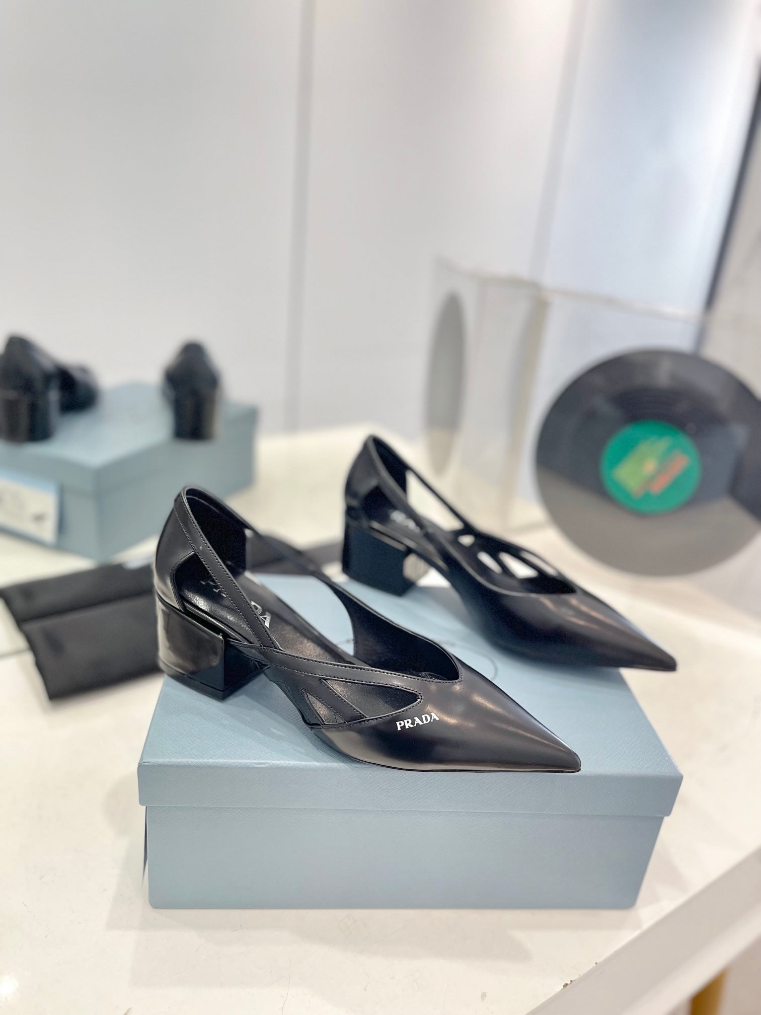 PRA STRAP CUT-OUT PUMPS BLACK CALFSKIN