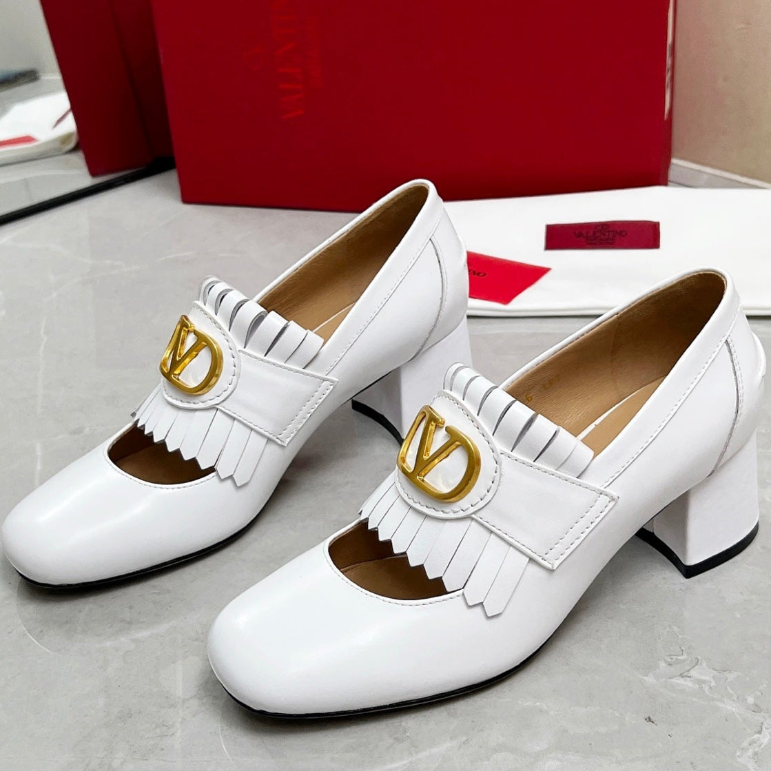 VT 25 Signature Heeled Loafer Ivory Calf Leather 293940
