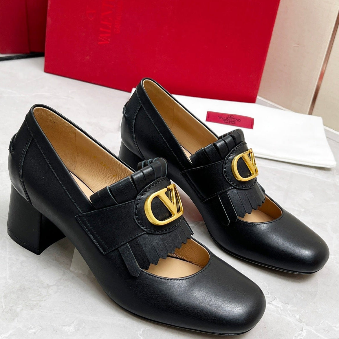 VT 25 Signature Heeled  Loafer Black Calf Leather 293943