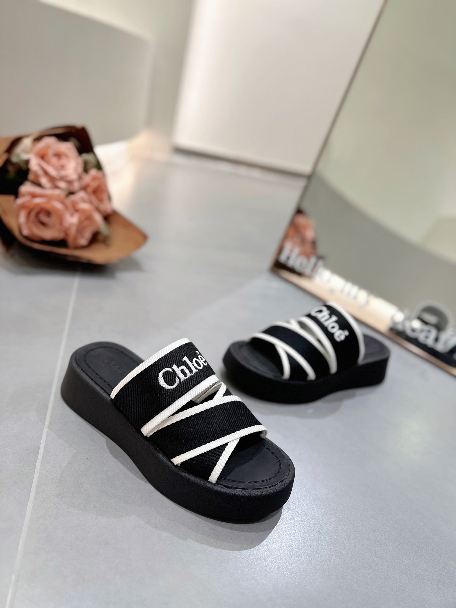 CHLOE PLATFORM SANDALS IN BLACK MIX WHITE DENSITY KNIT