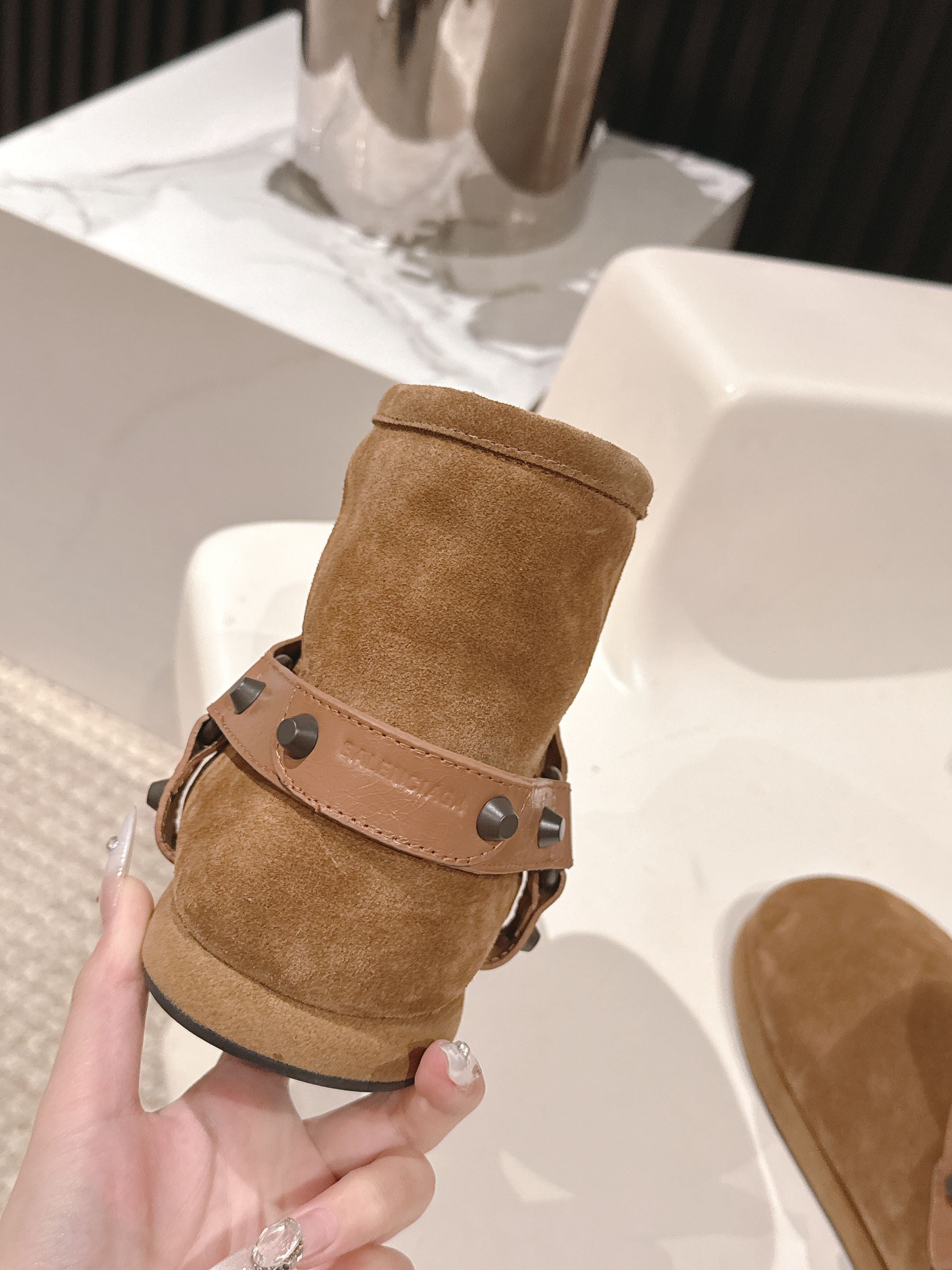 Balenciaga Alaska soft boots brown suede 467185