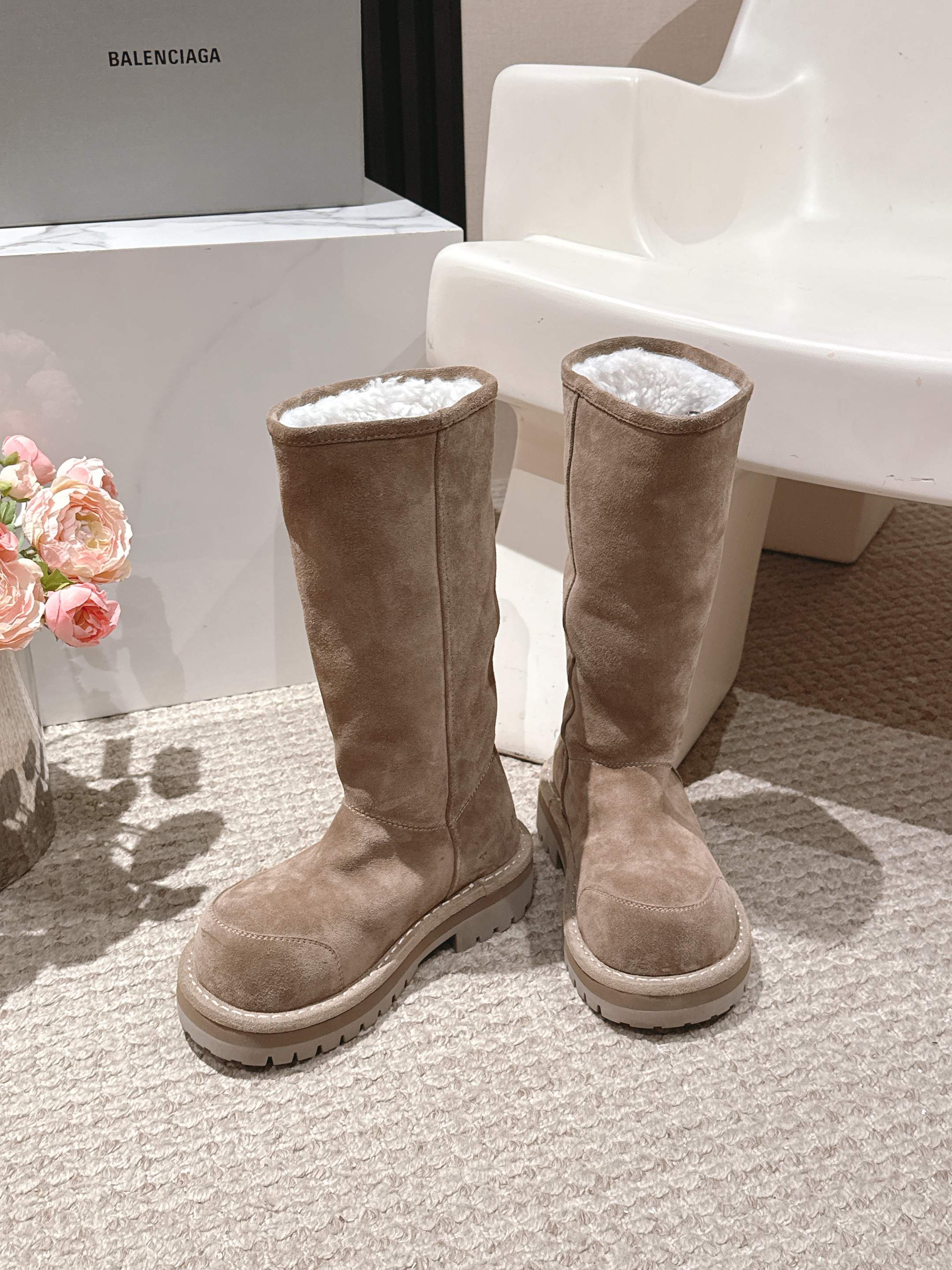 Balenciaga 25s snow boots beige suede wool 467189
