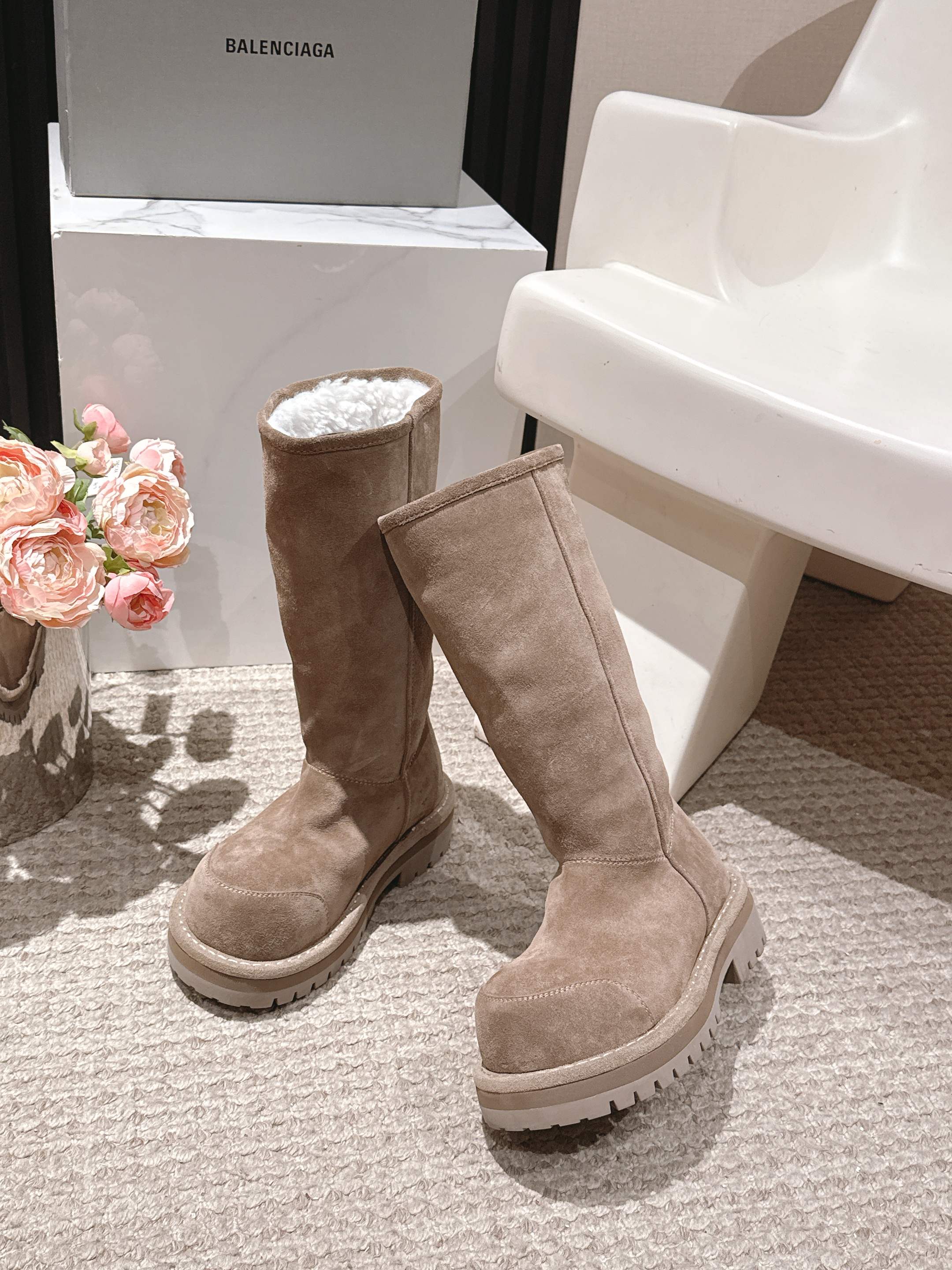 Balenciaga 25s snow boots beige suede wool 467189